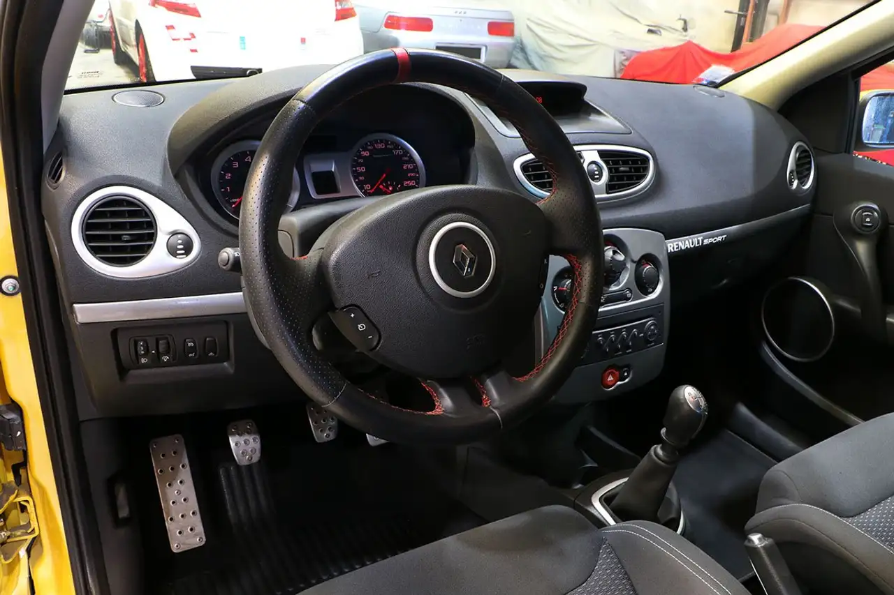 Renault Clio R.S. — photo 7