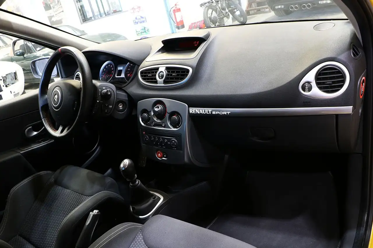 Renault Clio R.S. — photo 8
