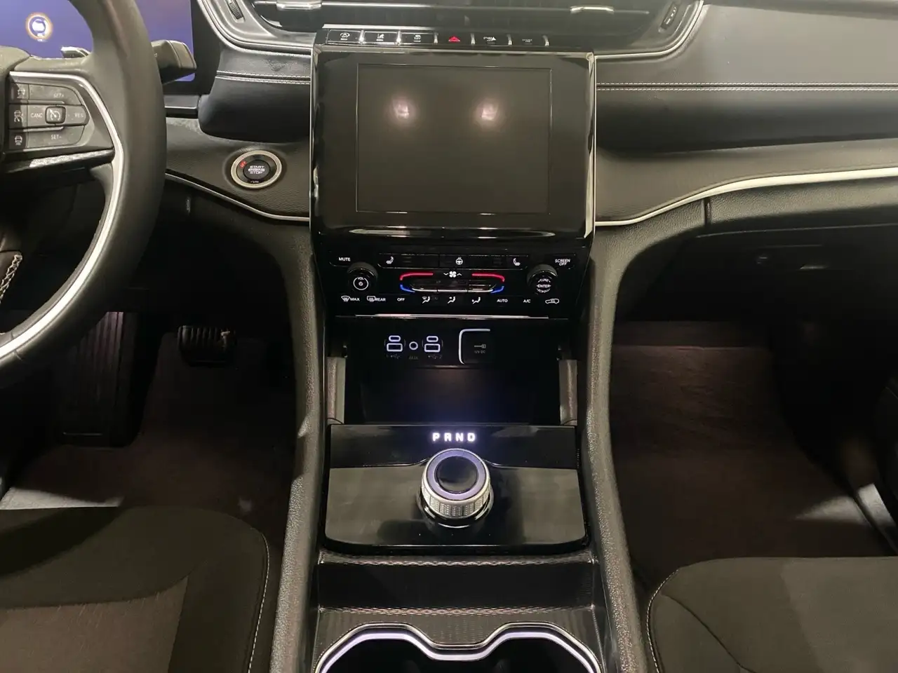 Jeep Grand Cherokee снимка Jeep Grand Cherokee