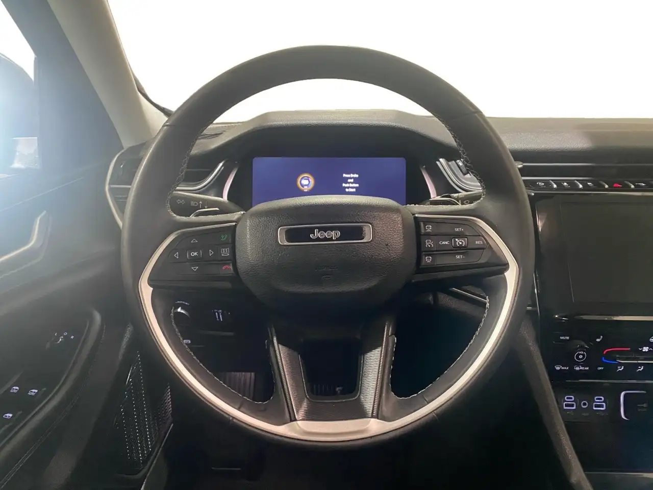 Jeep Grand Cherokee снимка Jeep Grand Cherokee