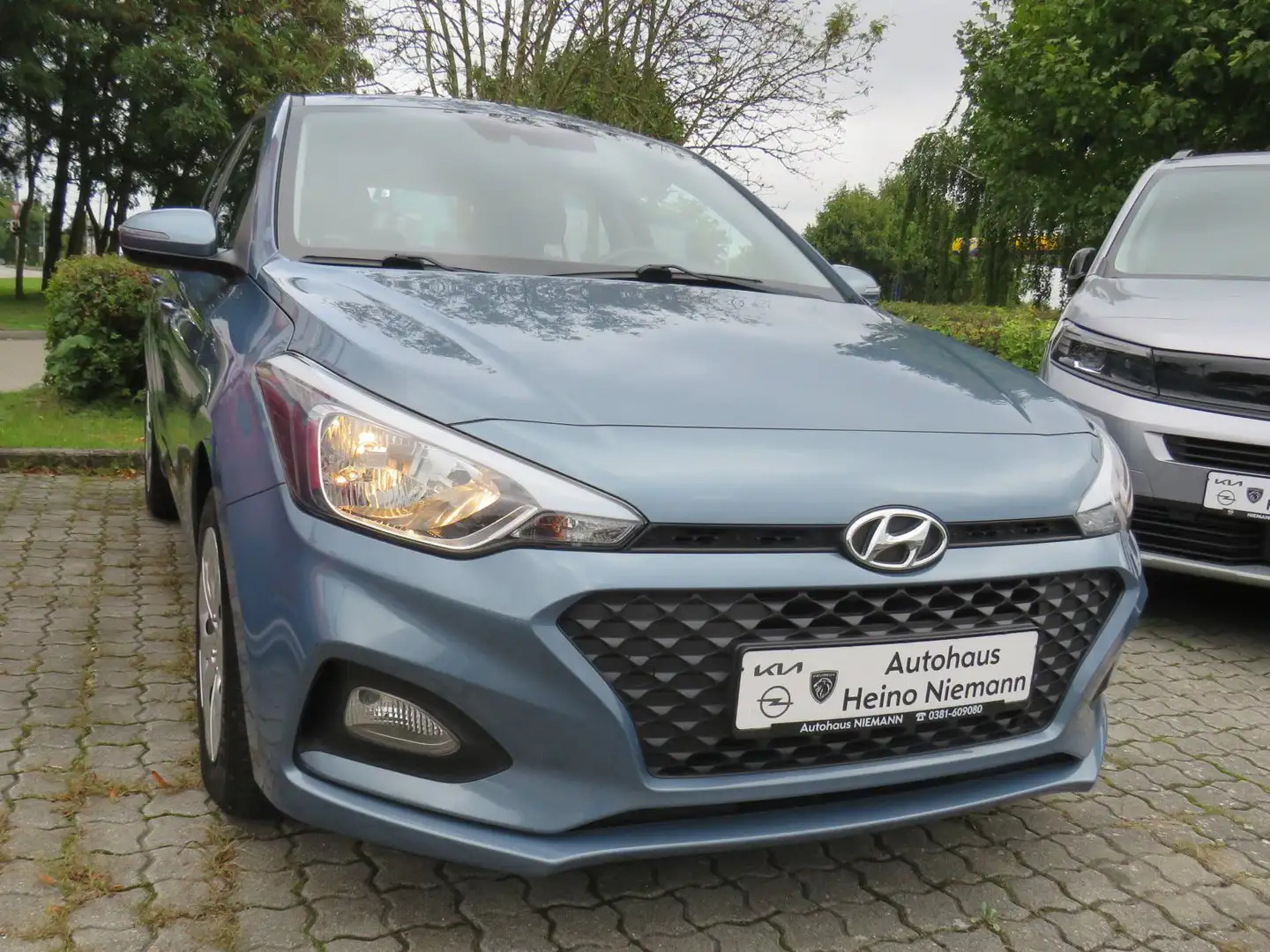 Hyundai i20 *KLIMA*PDC*BLUETOOTH*TEMP*SPURASSIST*ALLWETTER* Blau - 1
