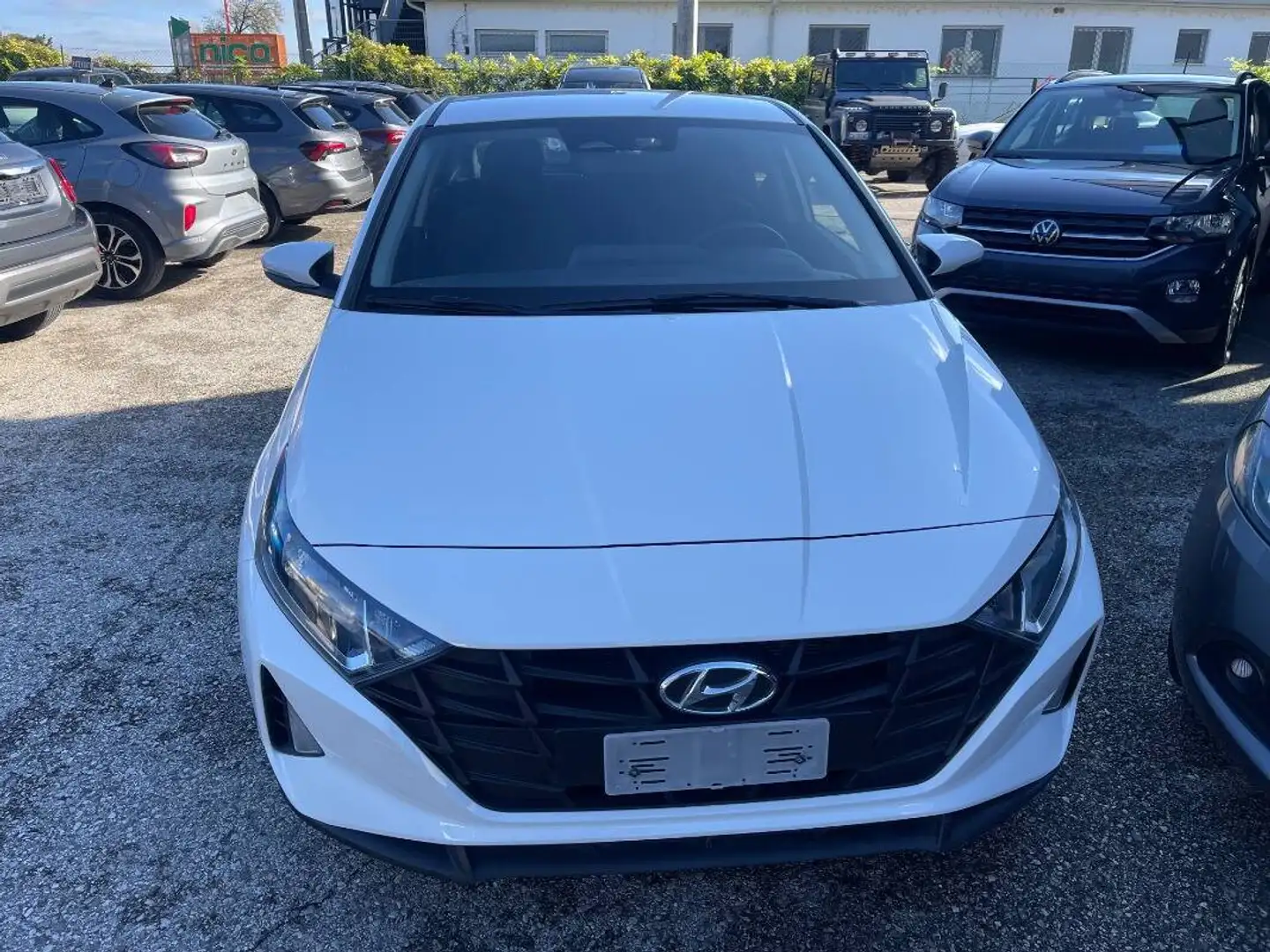Hyundai i20 1.2 mpi Connectline Weiß - 2
