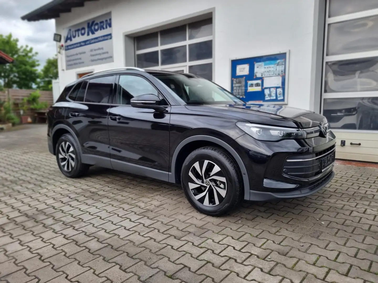 Volkswagen Tiguan Friends 1.5 eTSI DSG - Neues Modell Negro - 2