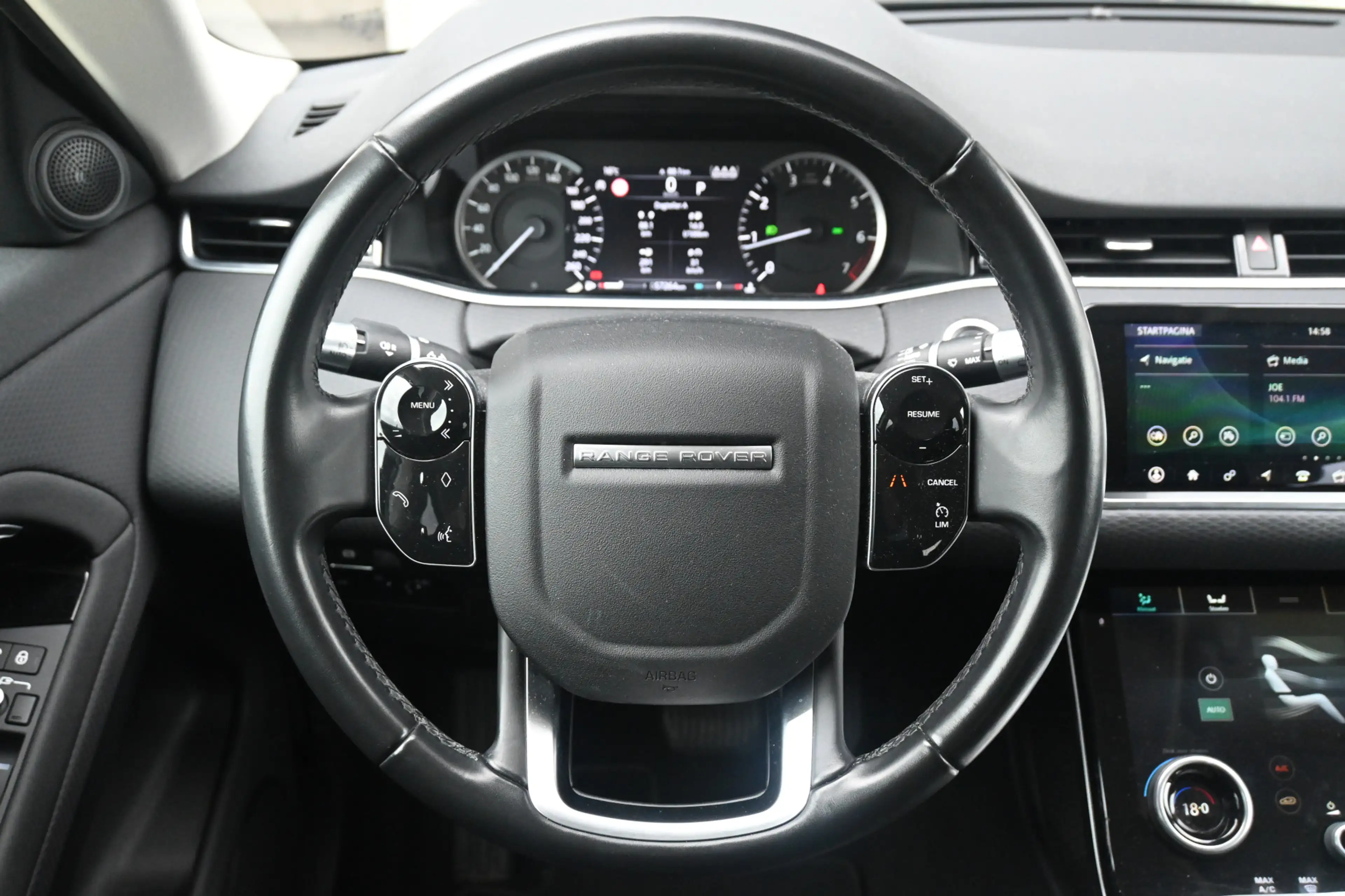 Land Rover Range Rover Evoque 2.0 P200 AWD S — photo 16