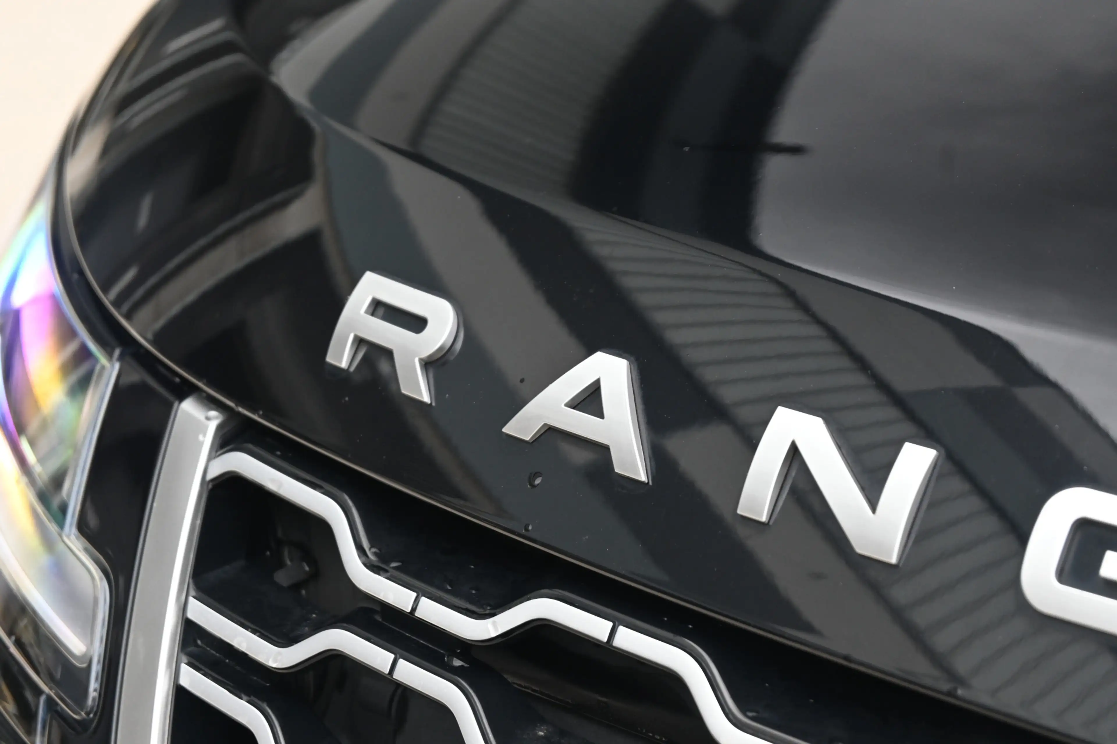 Land Rover Range Rover Evoque 2.0 P200 AWD S — photo 13