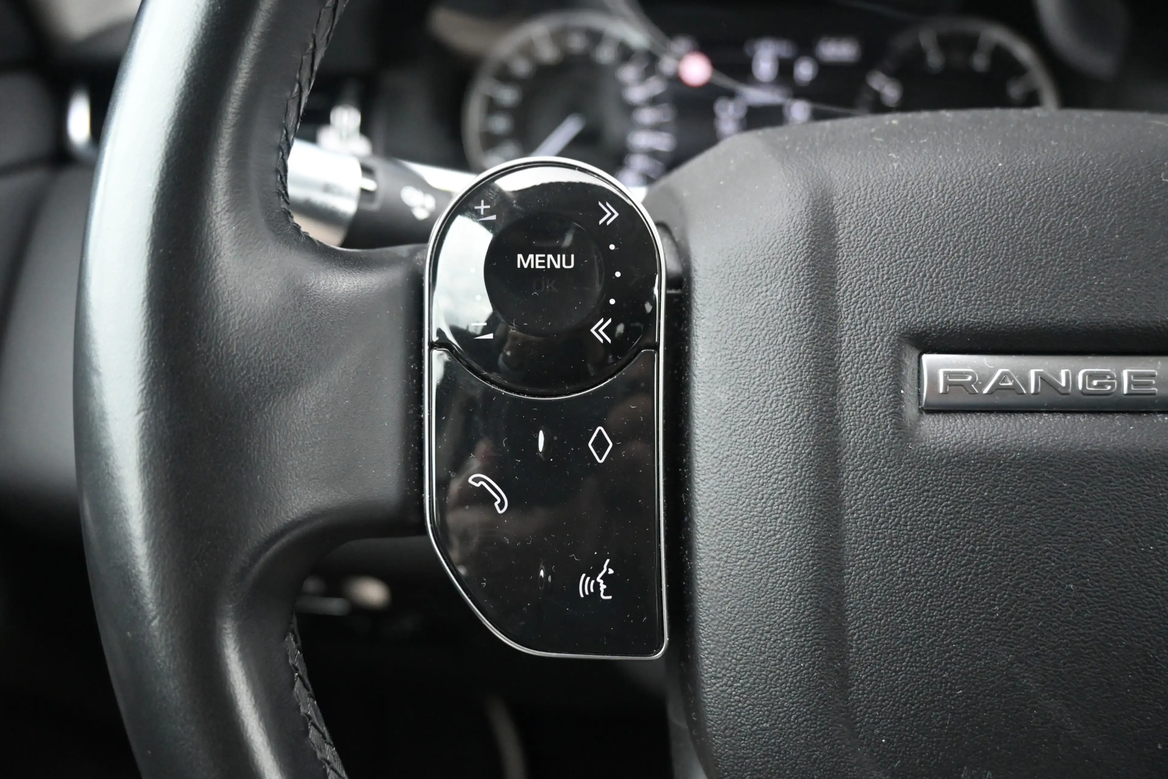 Land Rover Range Rover Evoque 2.0 P200 AWD S — photo 17