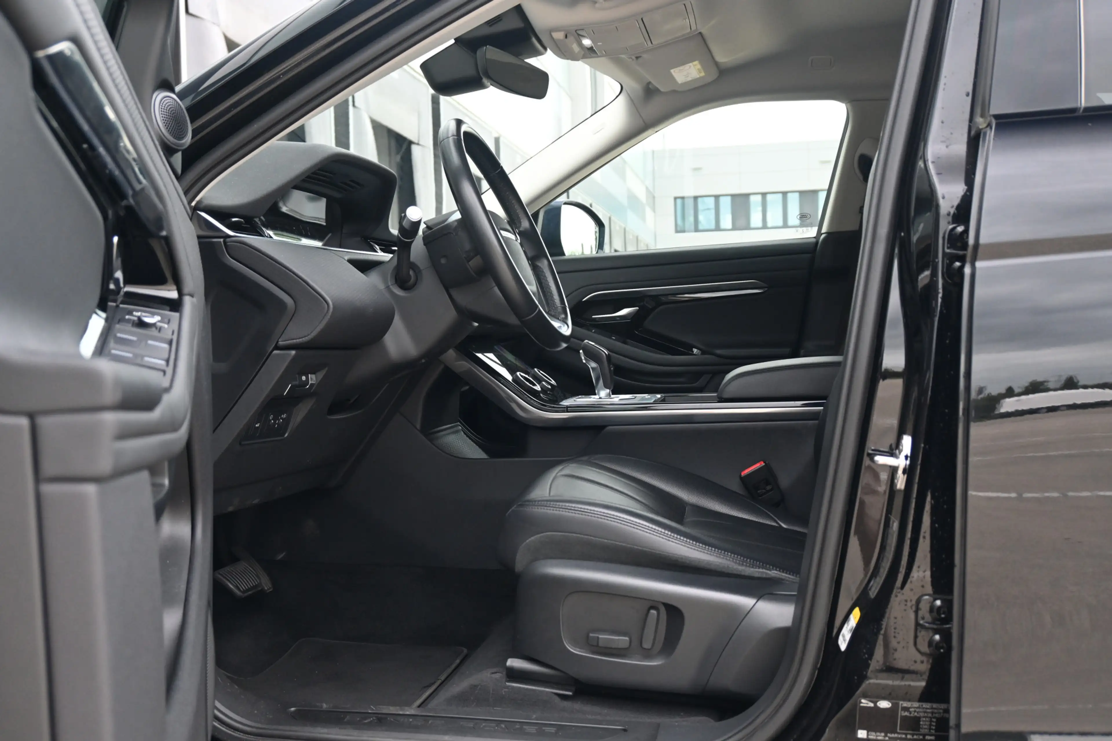 Land Rover Range Rover Evoque 2.0 P200 AWD S — photo 2