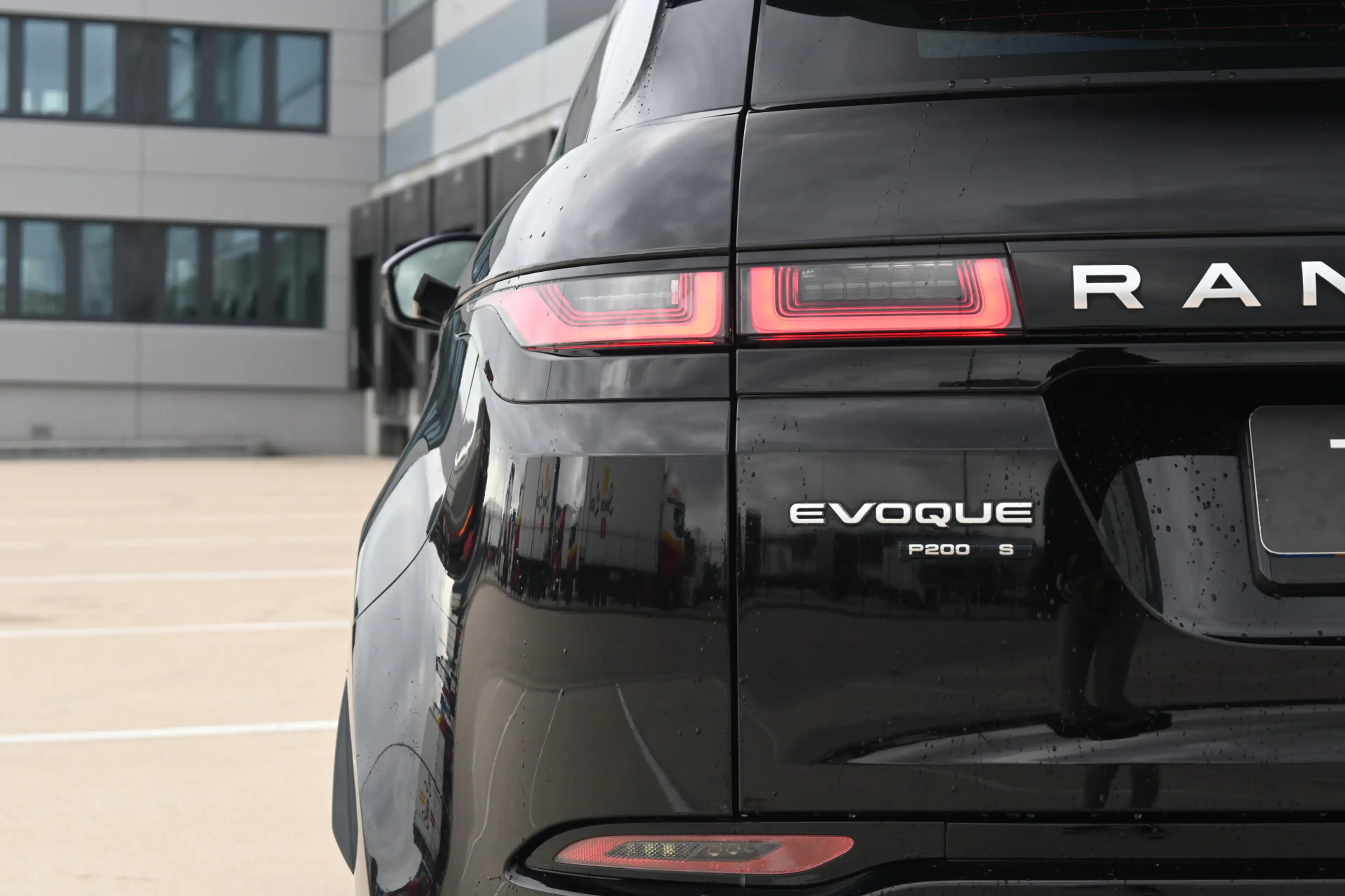 Land Rover Range Rover Evoque 2.0 P200 AWD S — photo 14