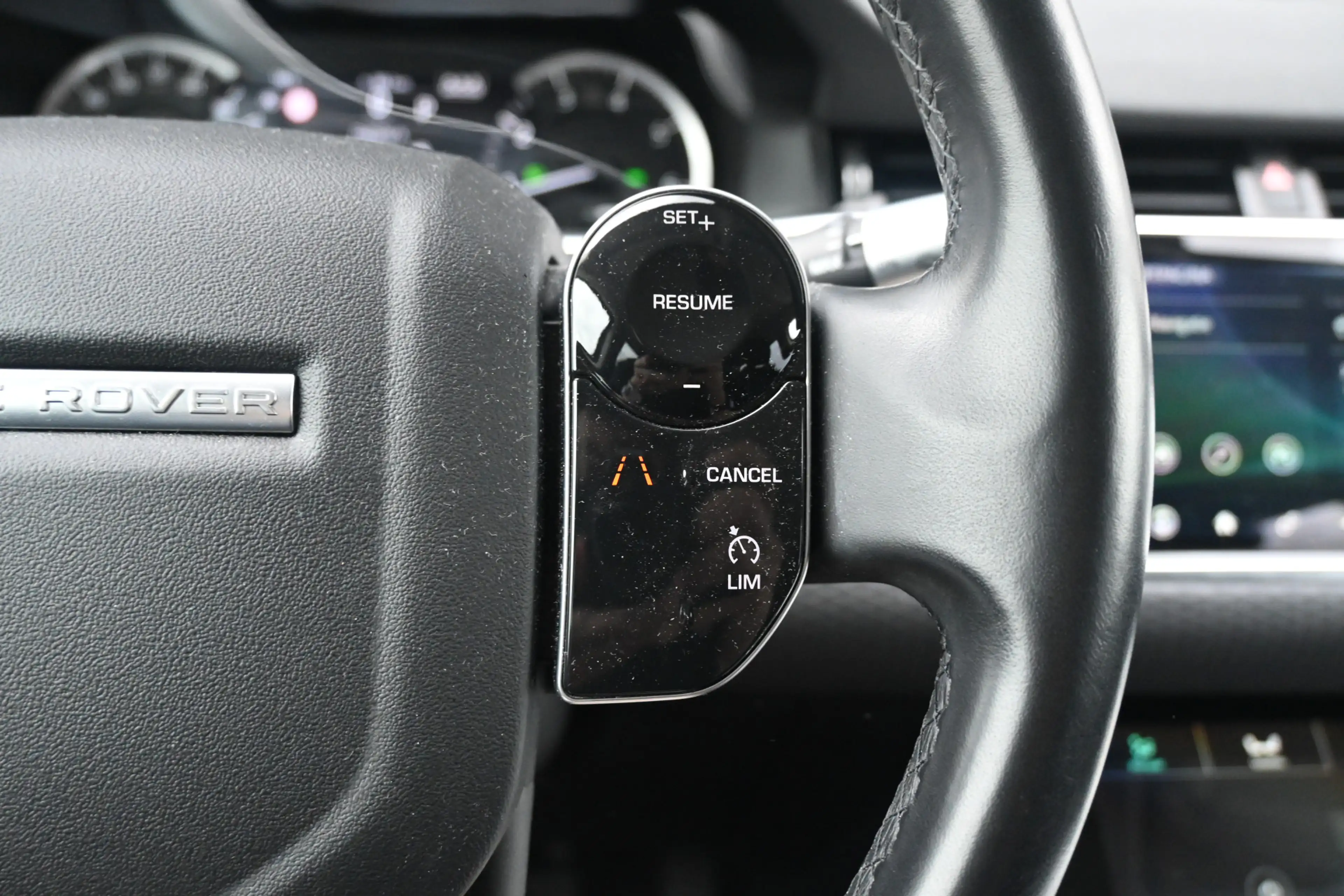 Land Rover Range Rover Evoque 2.0 P200 AWD S — photo 18
