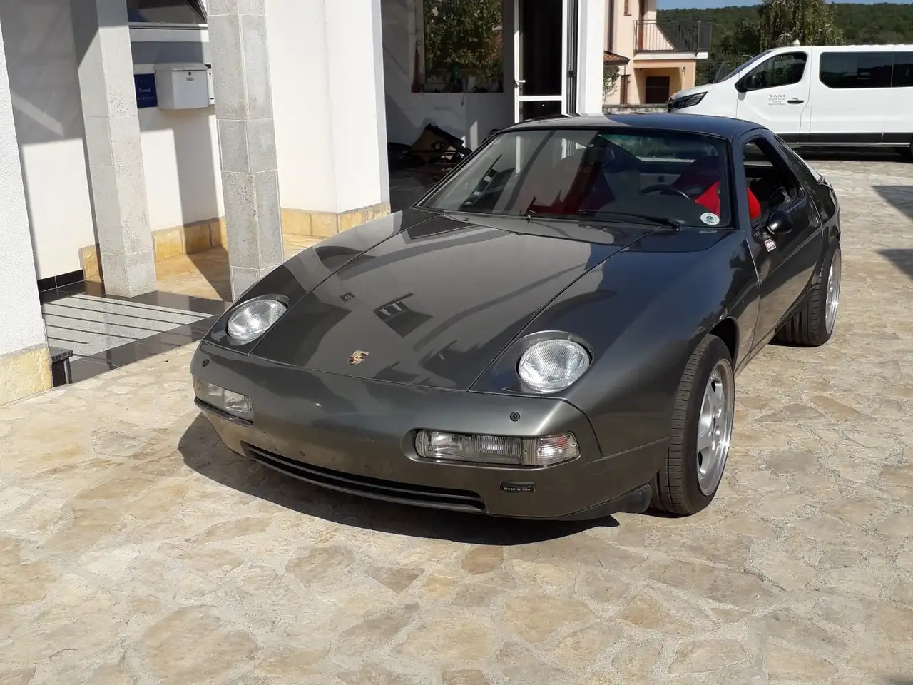 Porsche 928