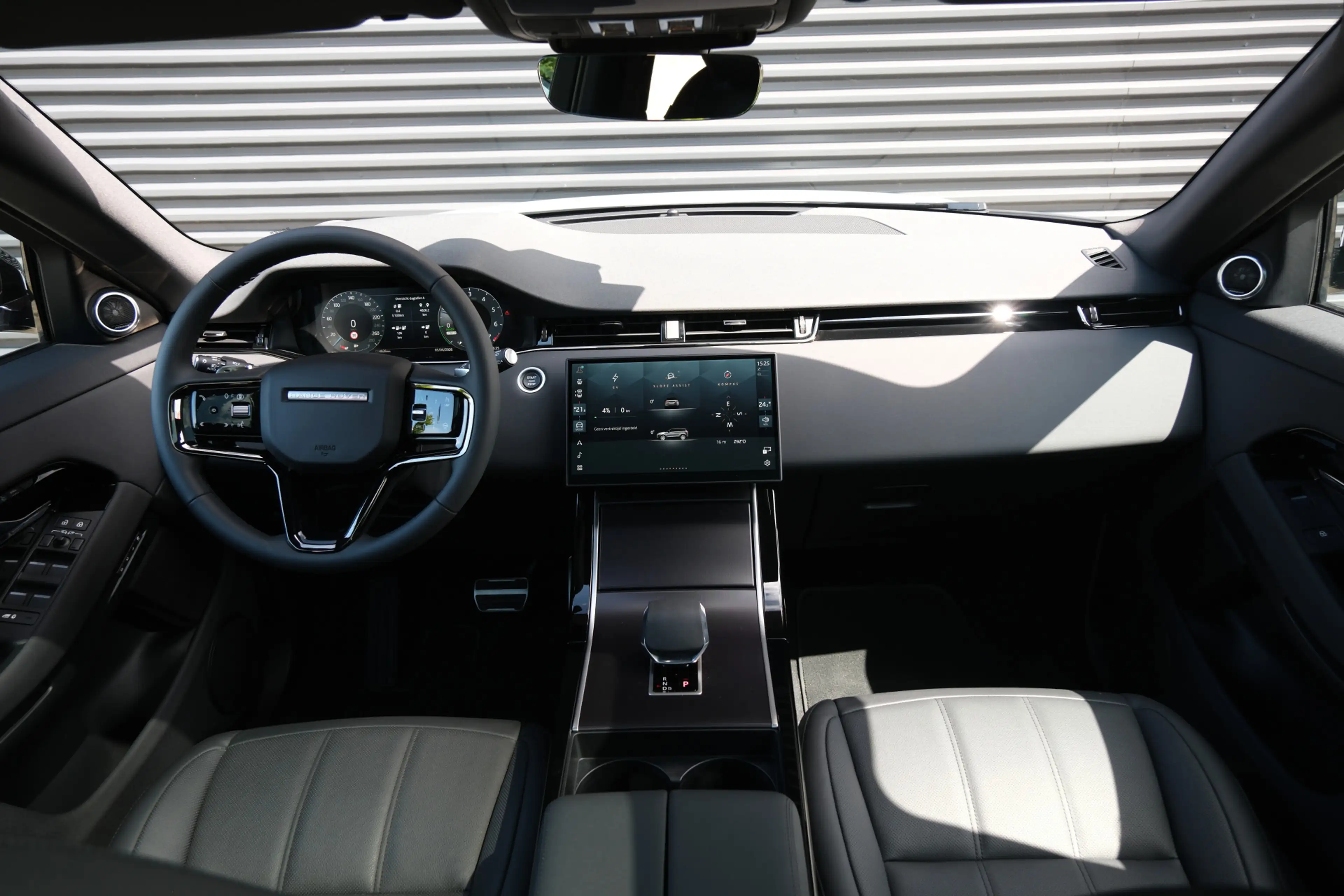 Land Rover Range Rover Evoque 1.5 P270e PHEV AWD Dynamic SE | Black Pack | Schui — photo 3