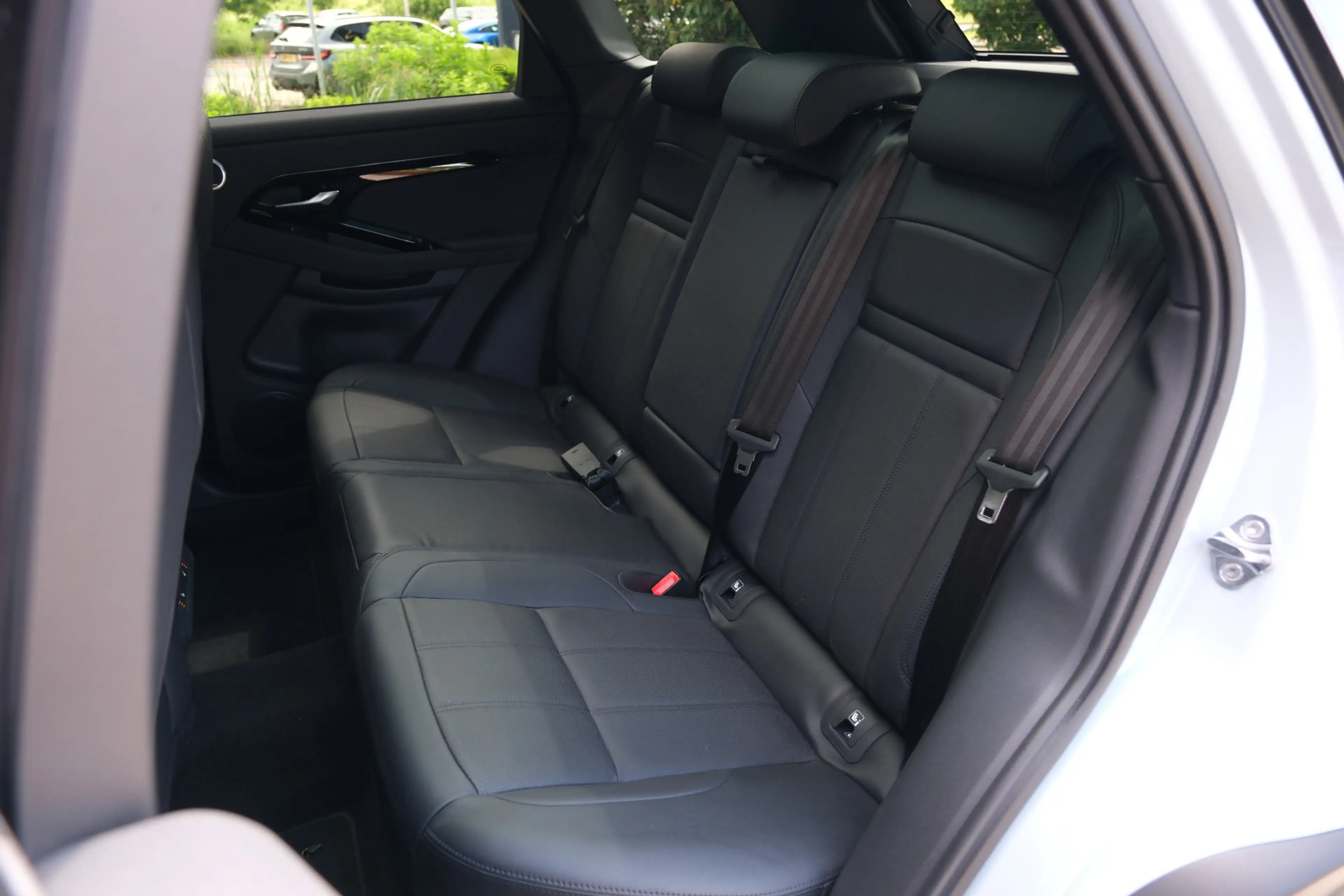 Land Rover Range Rover Evoque 1.5 P270e PHEV AWD Dynamic SE | Black Pack | Schui — photo 28