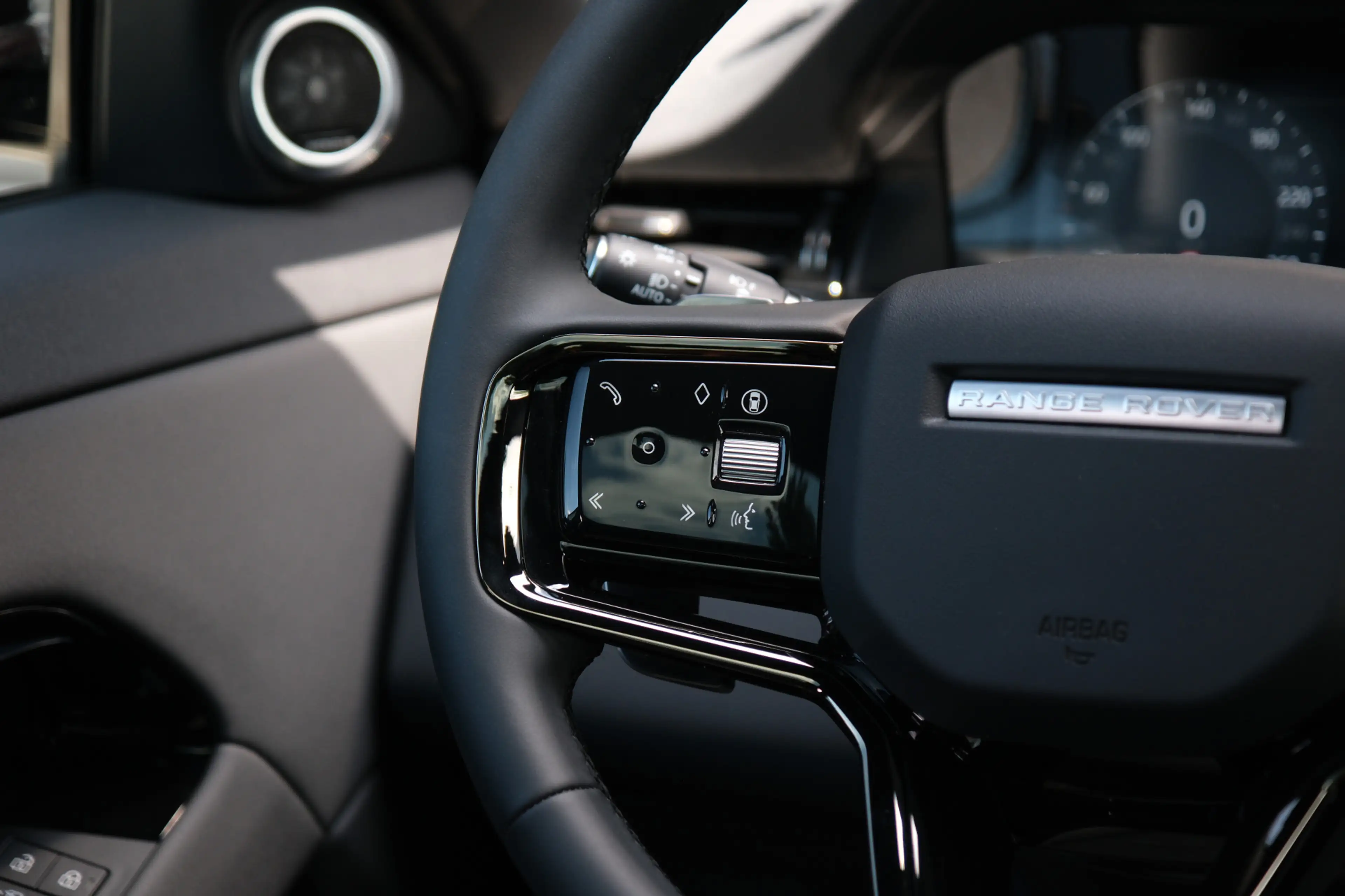 Land Rover Range Rover Evoque 1.5 P270e PHEV AWD Dynamic SE | Black Pack | Schui — photo 34