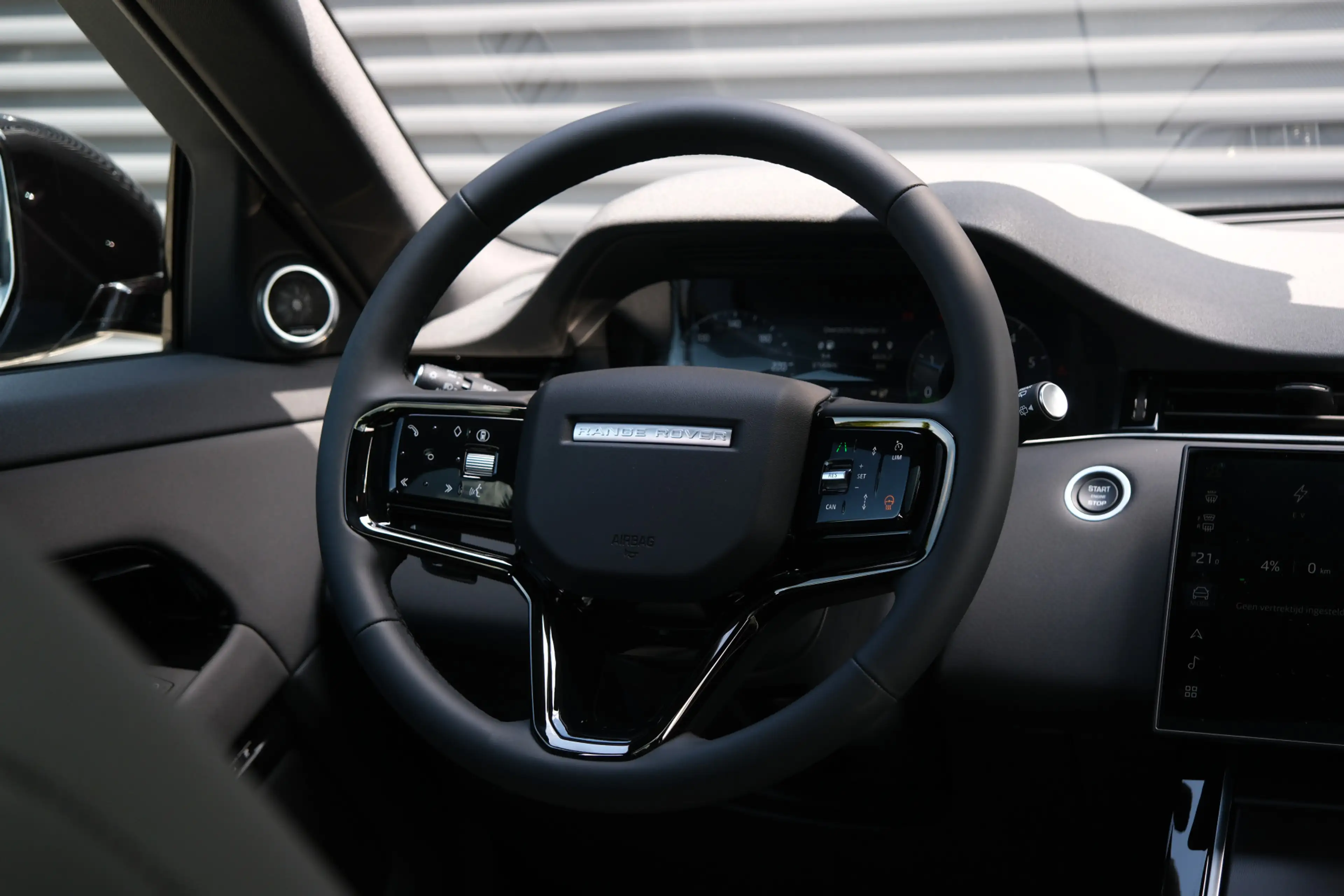 Land Rover Range Rover Evoque 1.5 P270e PHEV AWD Dynamic SE | Black Pack | Schui — photo 32