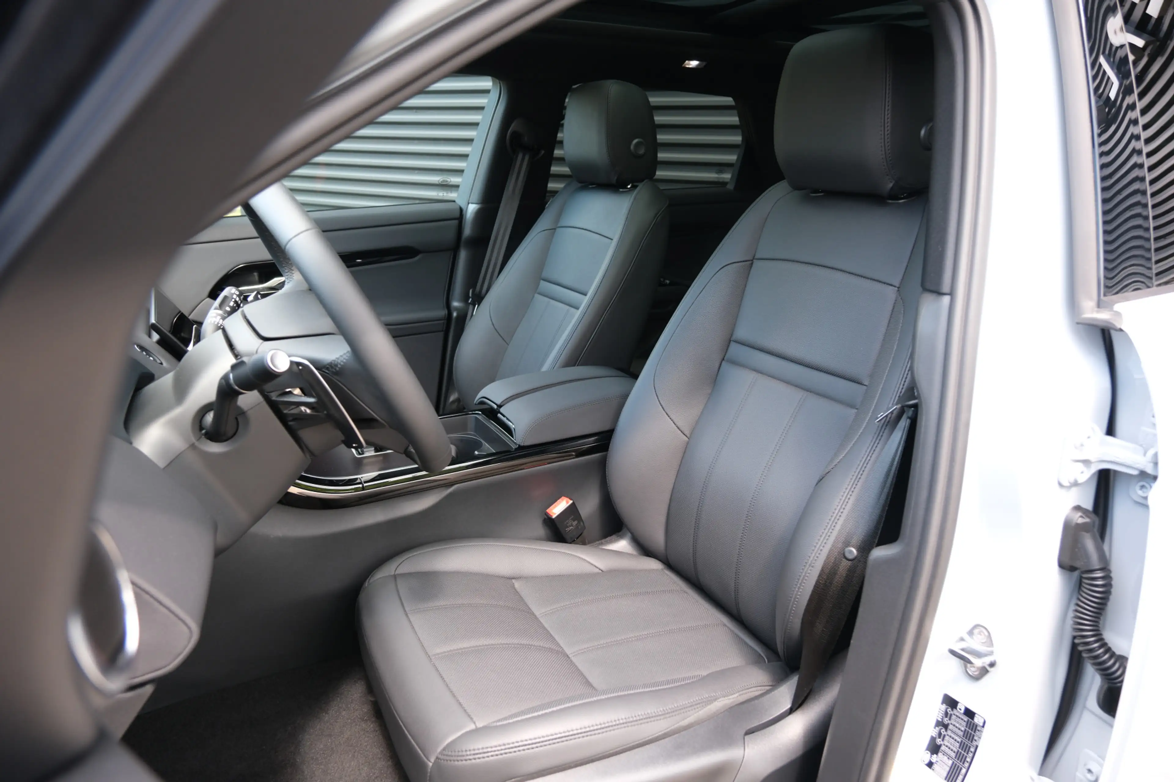 Land Rover Range Rover Evoque 1.5 P270e PHEV AWD Dynamic SE | Black Pack | Schui — photo 4