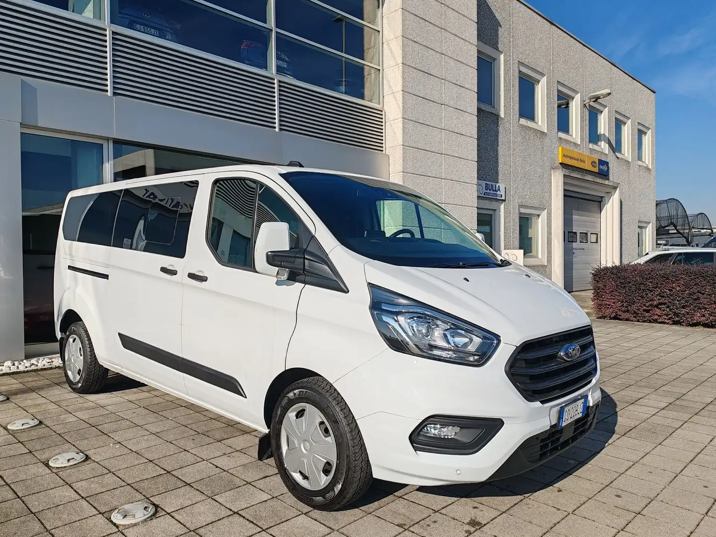 Ford Transit Custom 320 2.0 TDCi 170cv auto PL Combi Trend 9 posti Weiß - 2