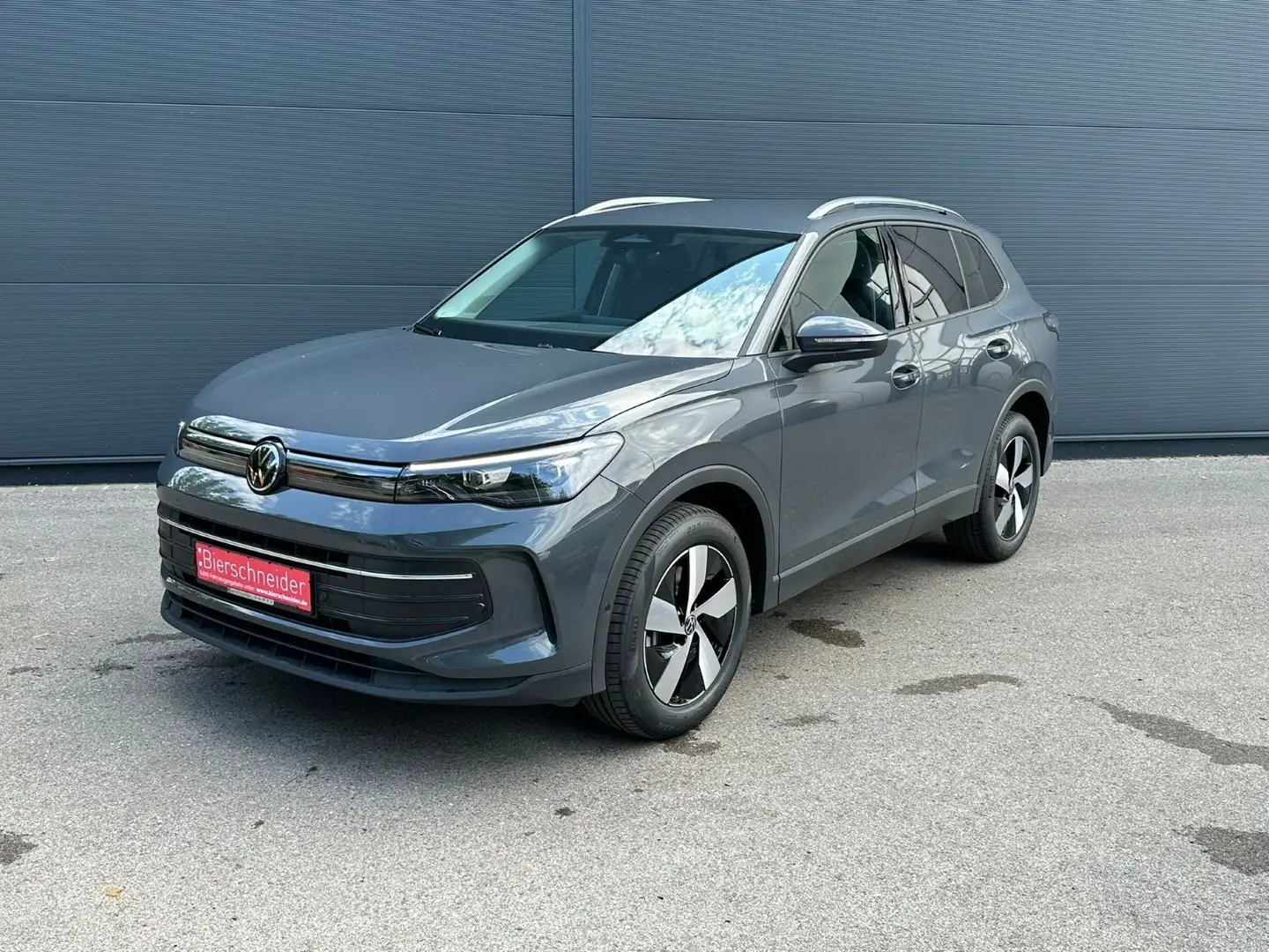 Volkswagen Tiguan 2.0 TDI DSG 4Mo. Friends LED NAVI AHK 5-J-GAR. ACC Grau - 2