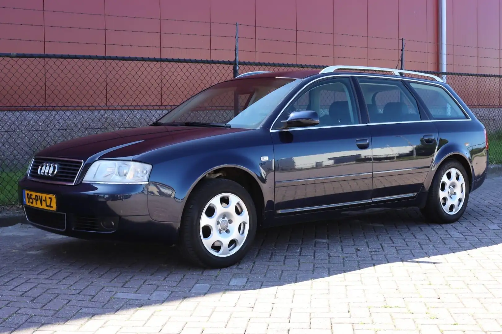 Audi A6 Avant 2.4 MT Blauw - 2