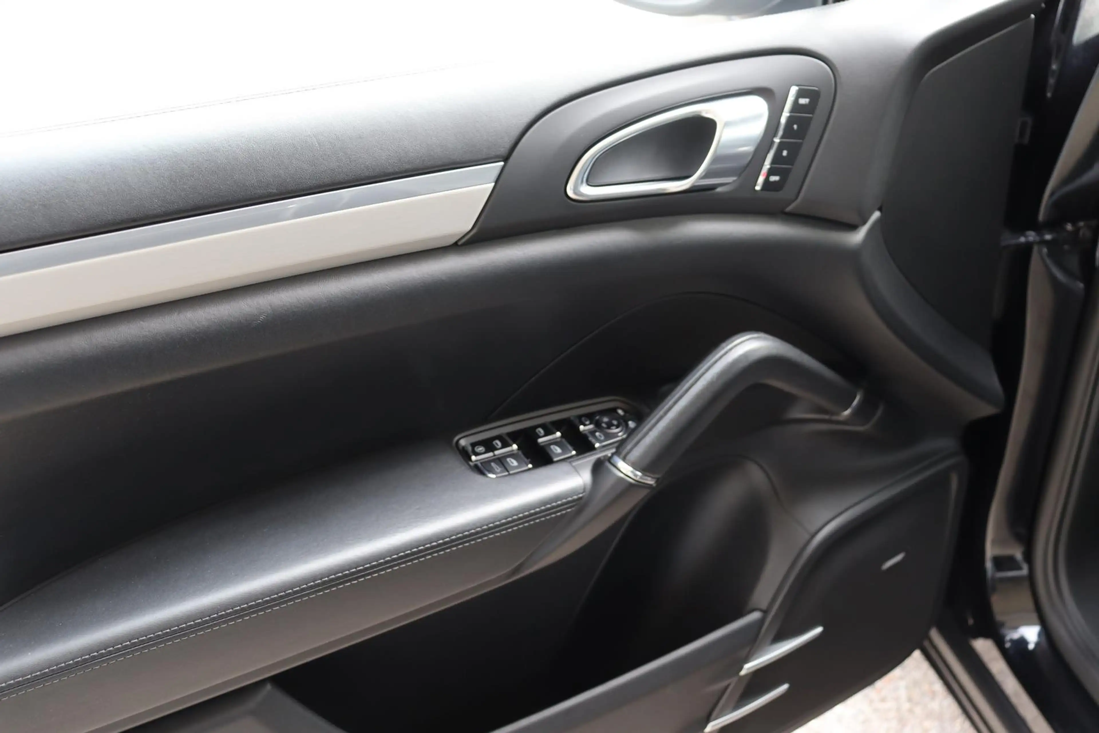 Porsche Cayenne Turbo 4.8 V8 PANO/ACC/PDLS//LUFT/OSE — photo 7