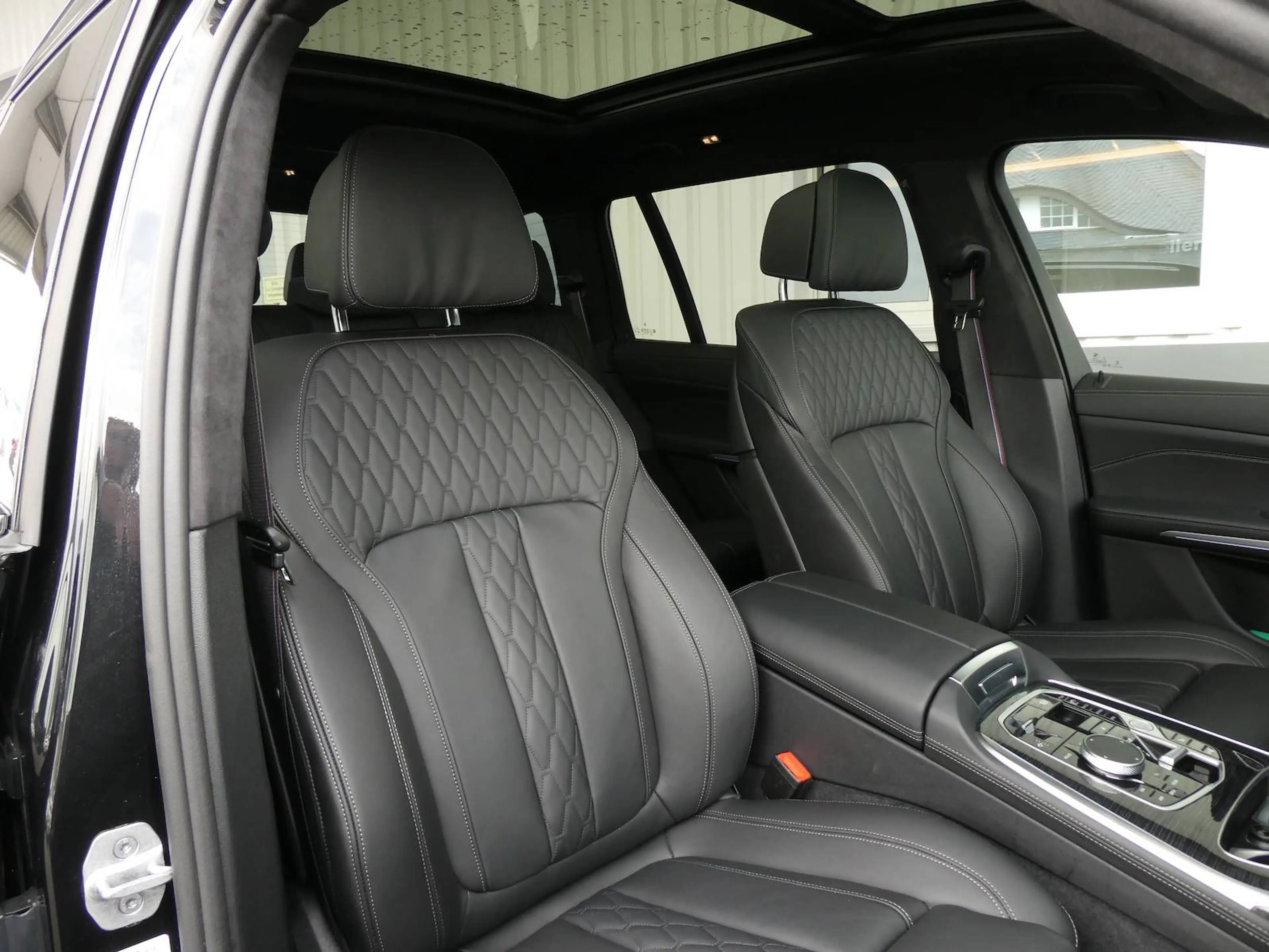 BMW X7 M xDrive M60 i M Sport Pro — photo 14