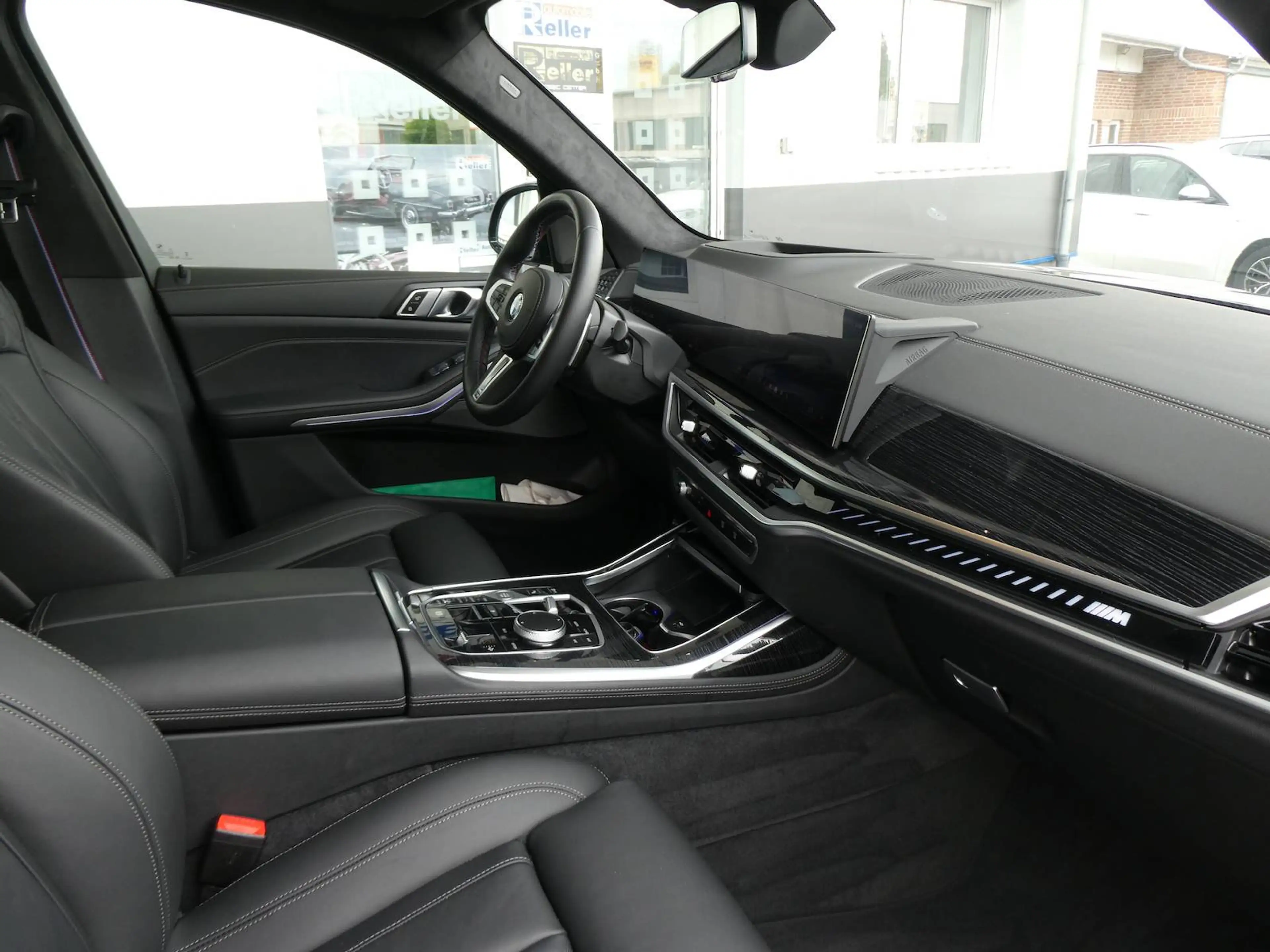 BMW X7 M xDrive M60 i M Sport Pro — photo 12