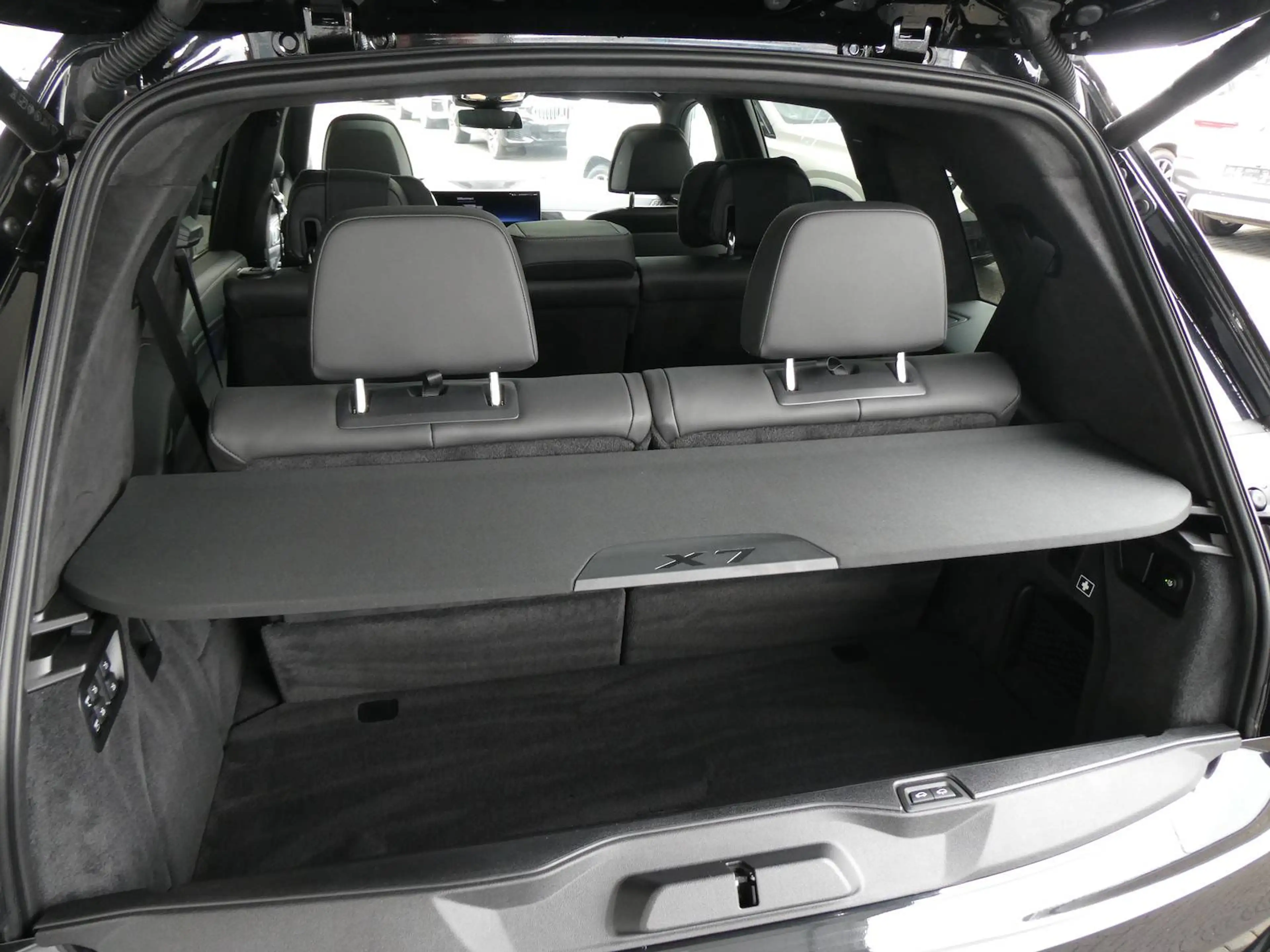BMW X7 M xDrive M60 i M Sport Pro — photo 15