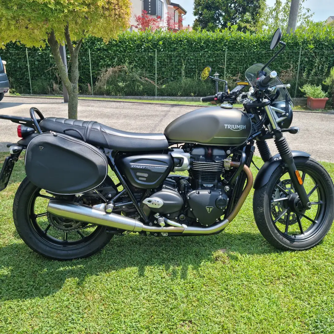 Triumph Street Twin Gri - 1