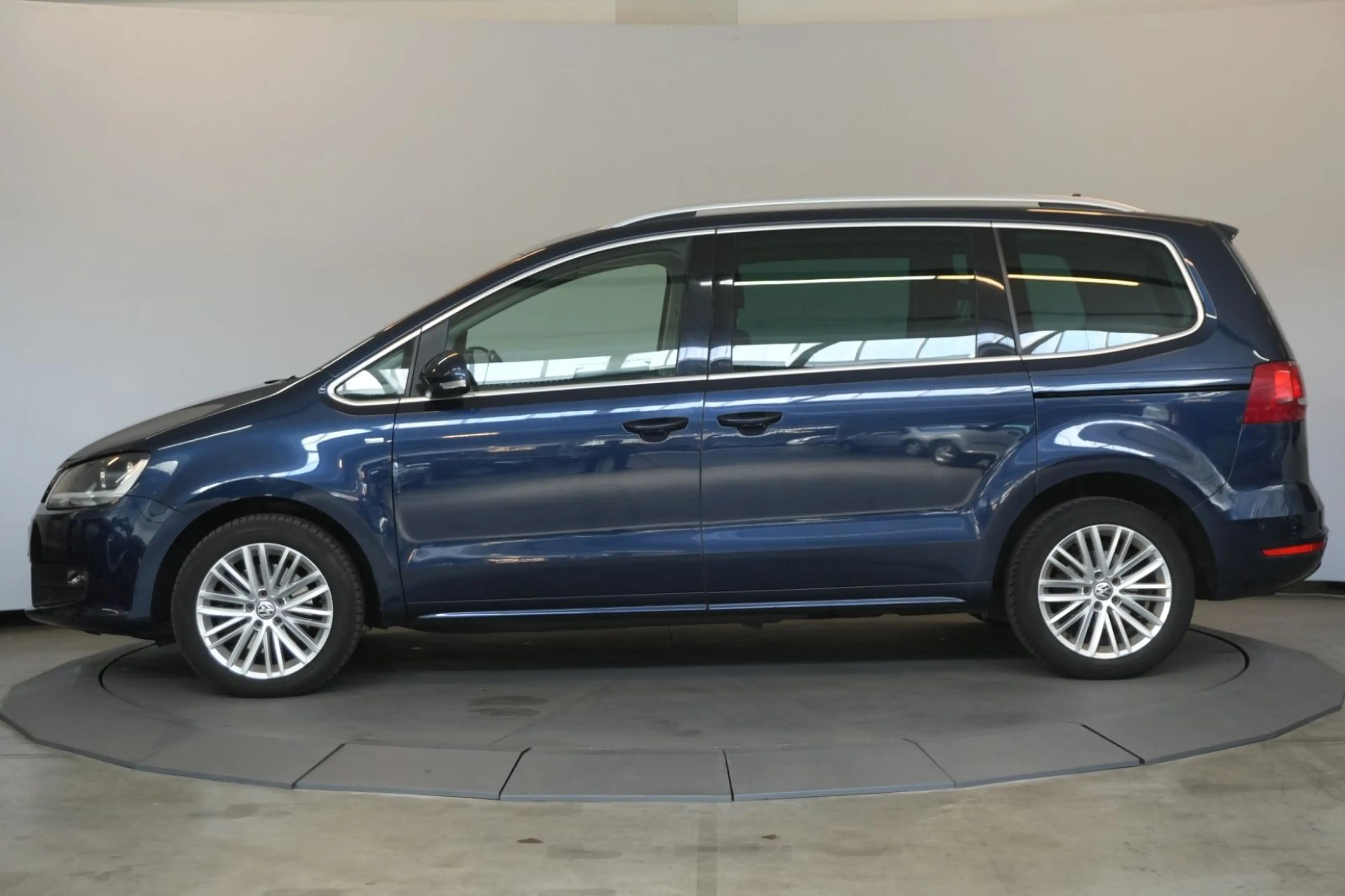 Volkswagen Sharan 2.0 Cup DSG BMT StdHzg Kamera — photo 2