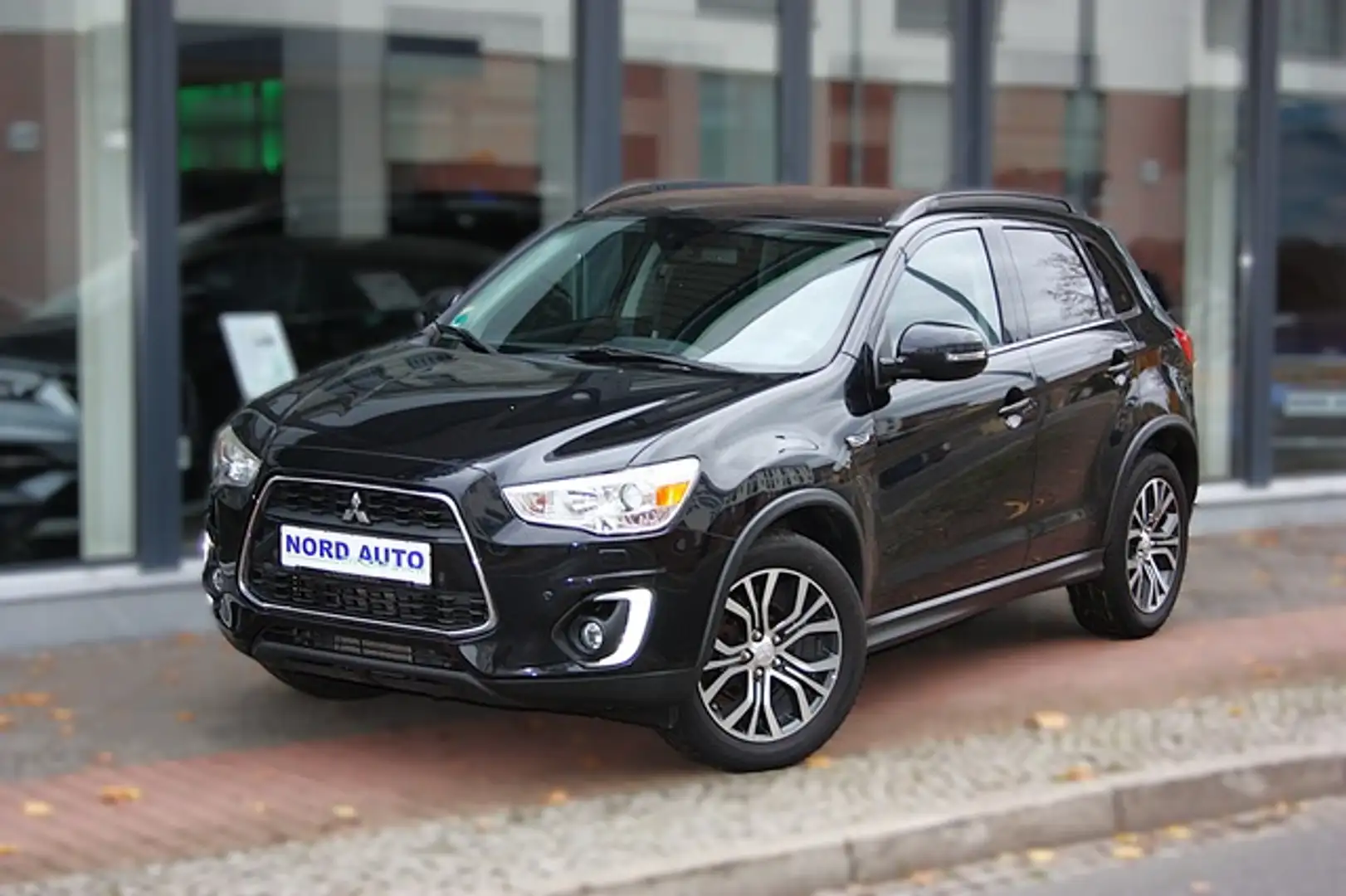 Mitsubishi ASX 2.2D DIAMANT 4x4 Autom Temp/Pdc/Kamera/Xenon Schwarz - 2