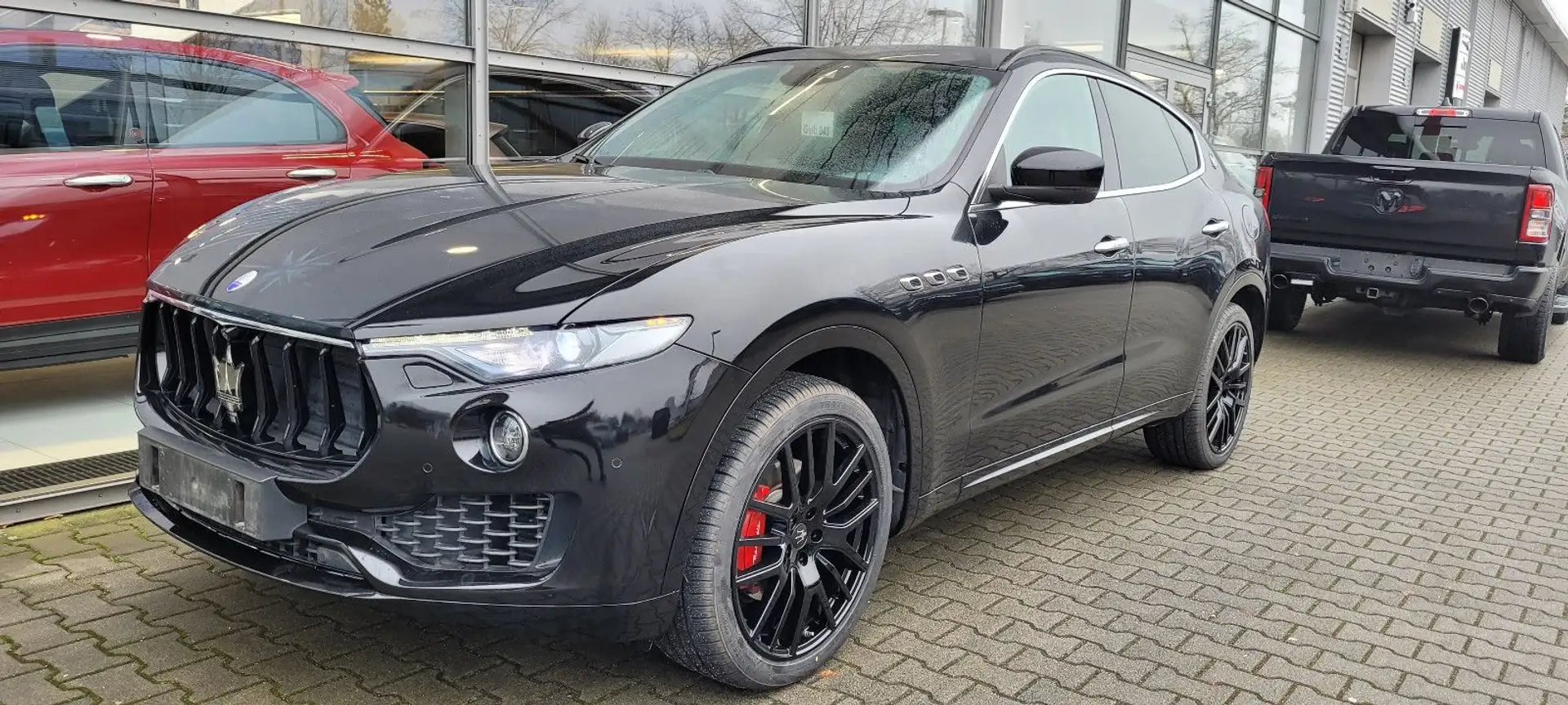 Maserati Levante Diesel Lusso Schwarz - 2
