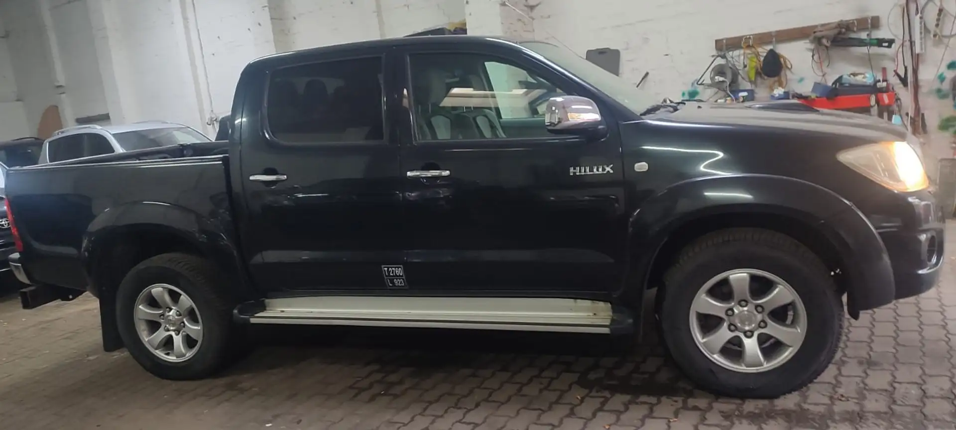Toyota Hilux Toyota Hilux 4 Doors Automatic Schwarz - 2