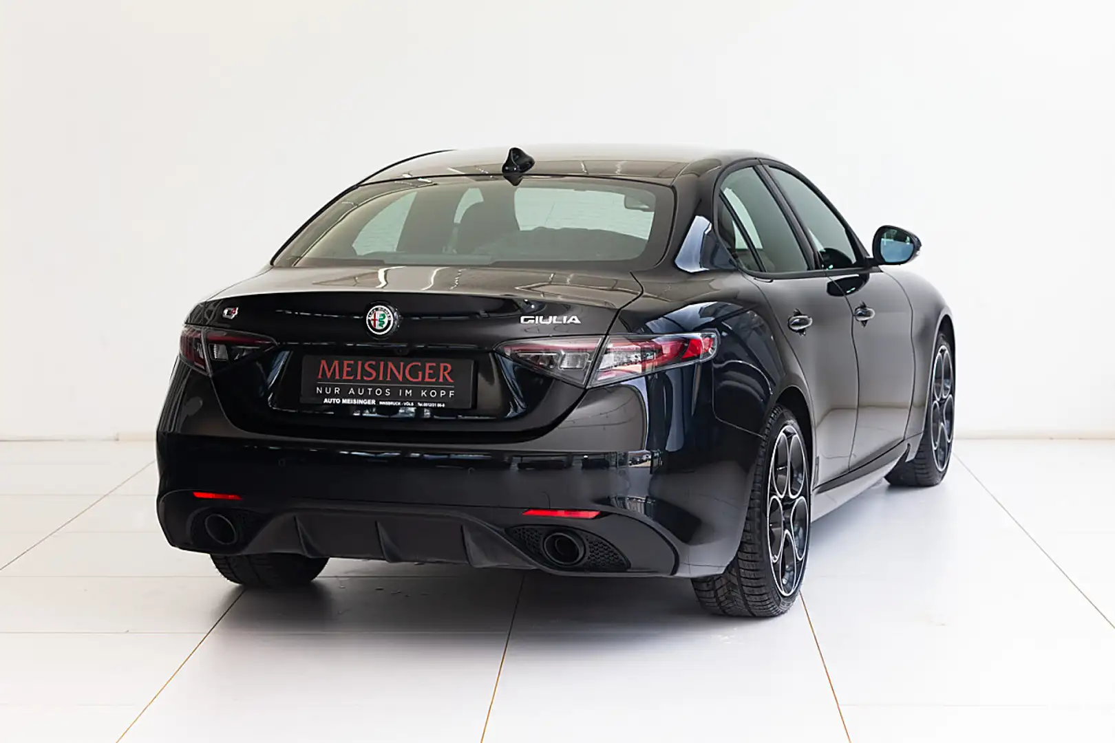 Alfa Romeo Giulia Veloce 2,0 16V 280 AT8 Q4 Schwarz - 2