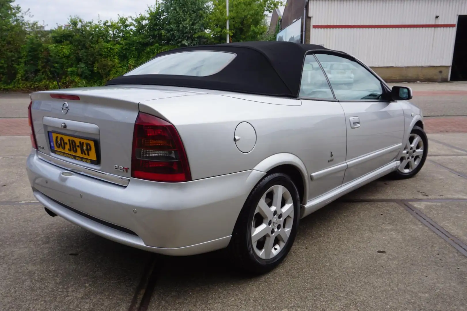 Opel Astra Cabriolet 2.2-16V Grau - 2