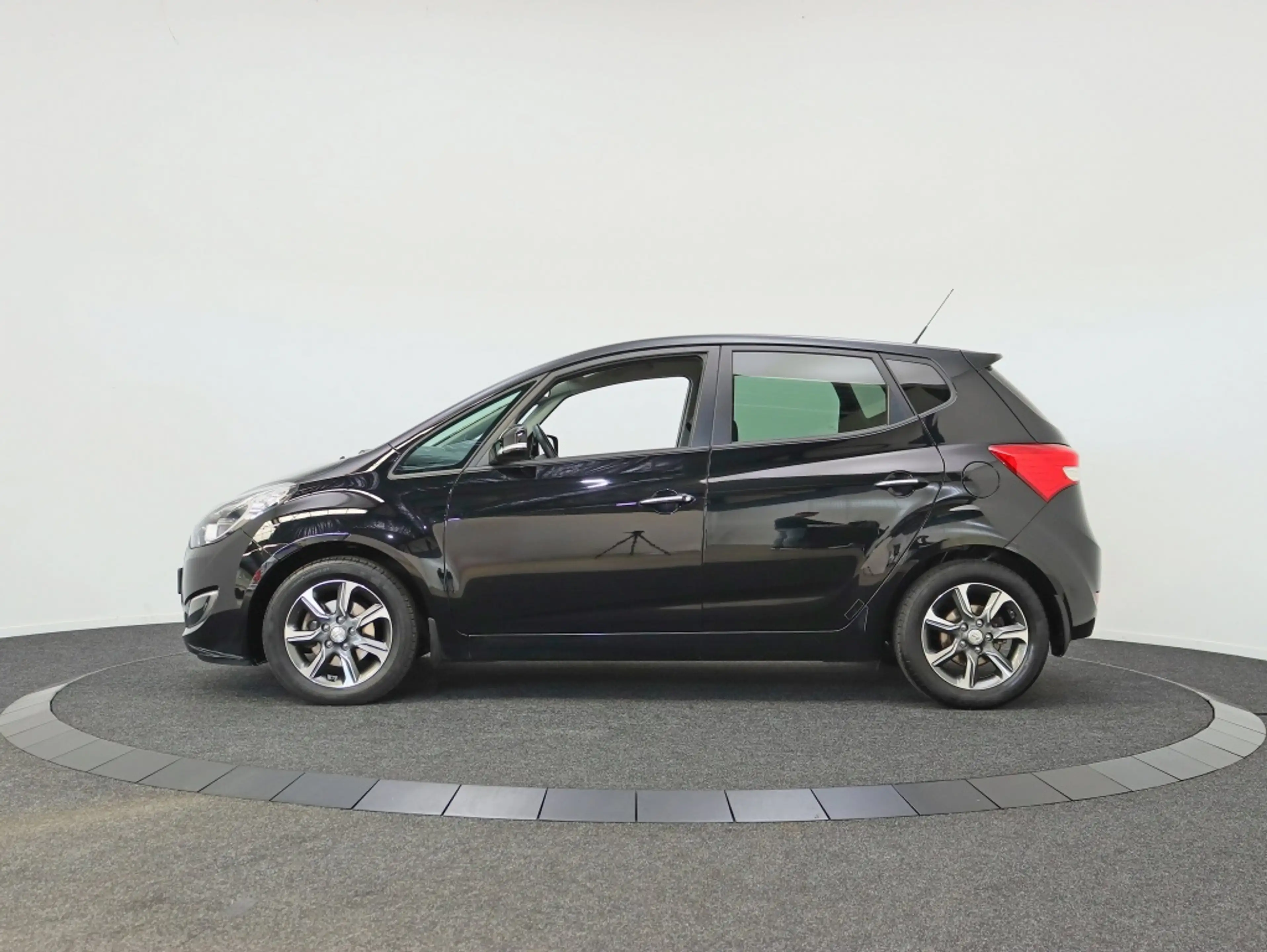 Hyundai iX20 1.4i Go! — photo 6
