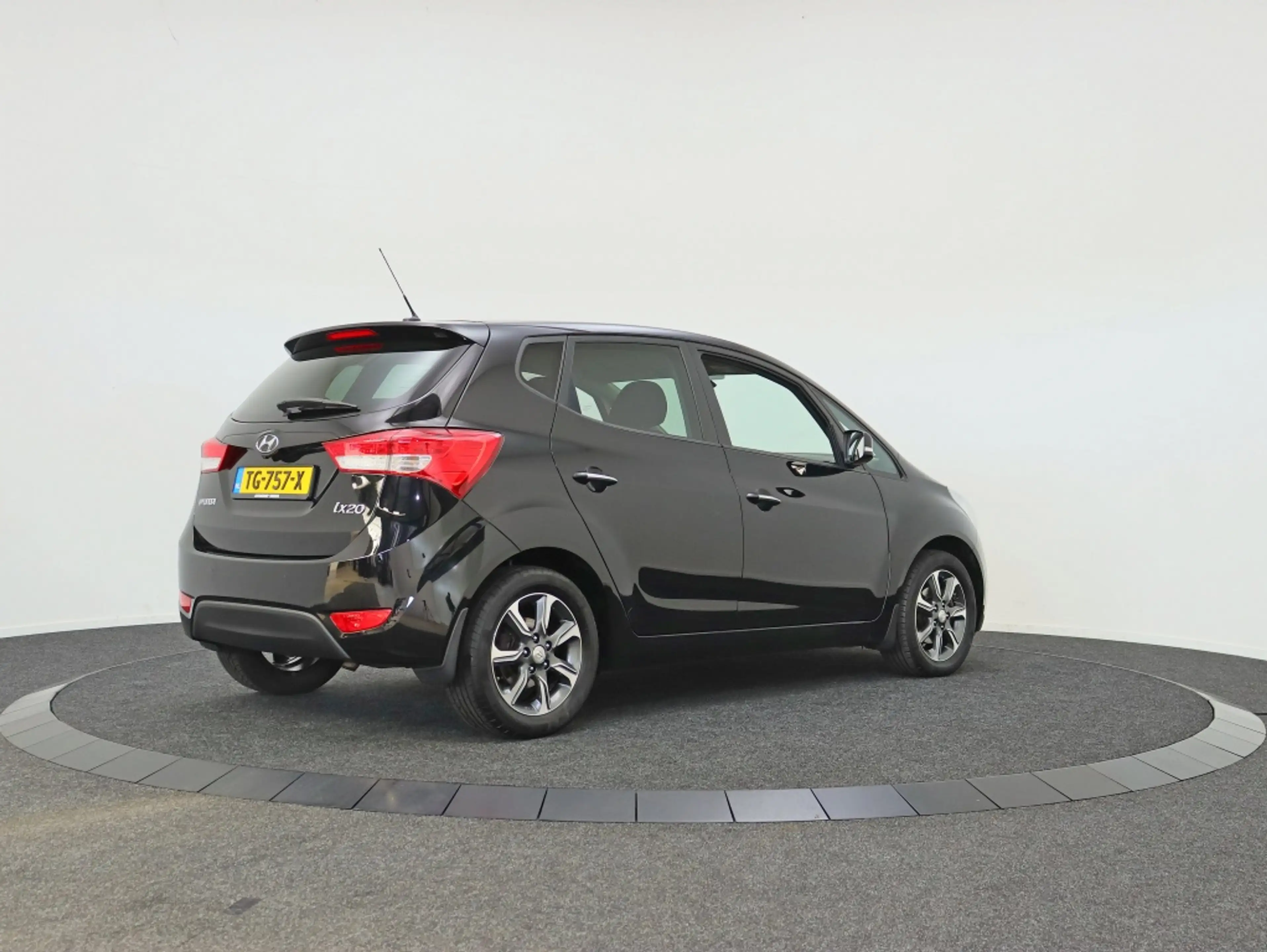 Hyundai iX20 1.4i Go! — photo 2