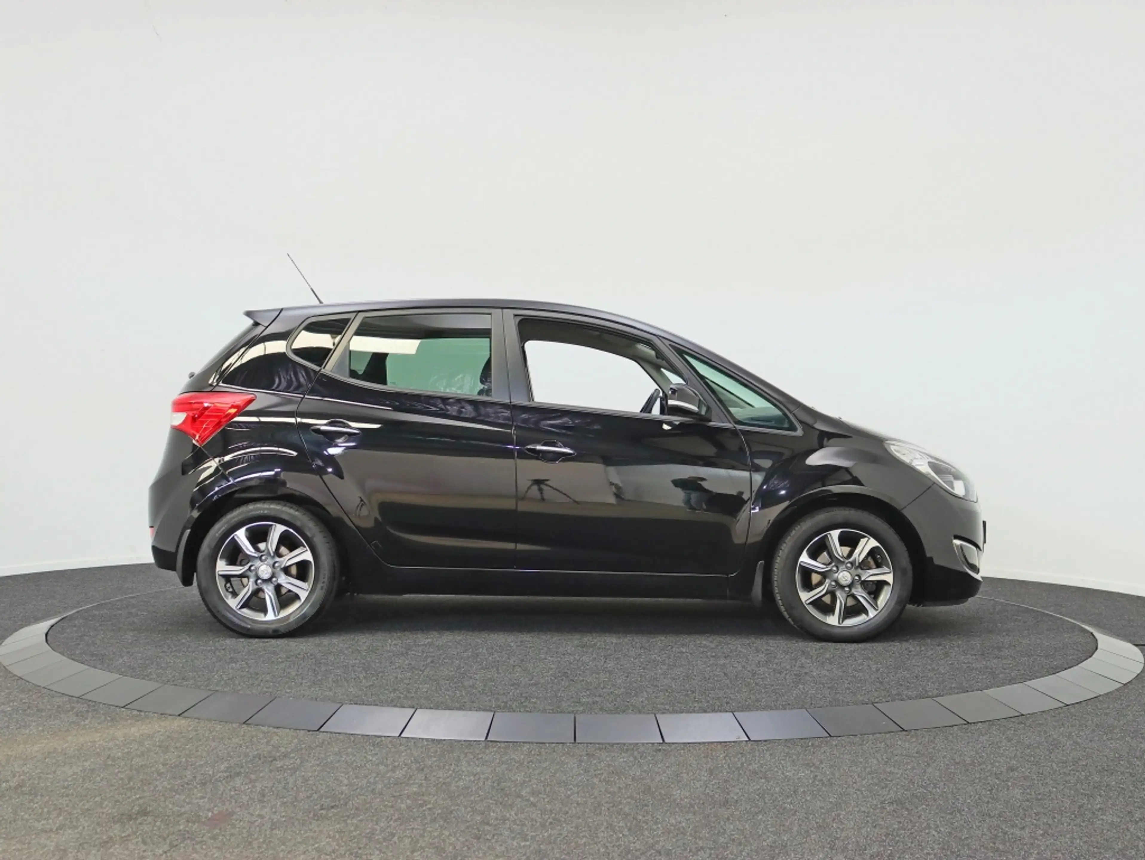 Hyundai iX20 1.4i Go! — photo 11
