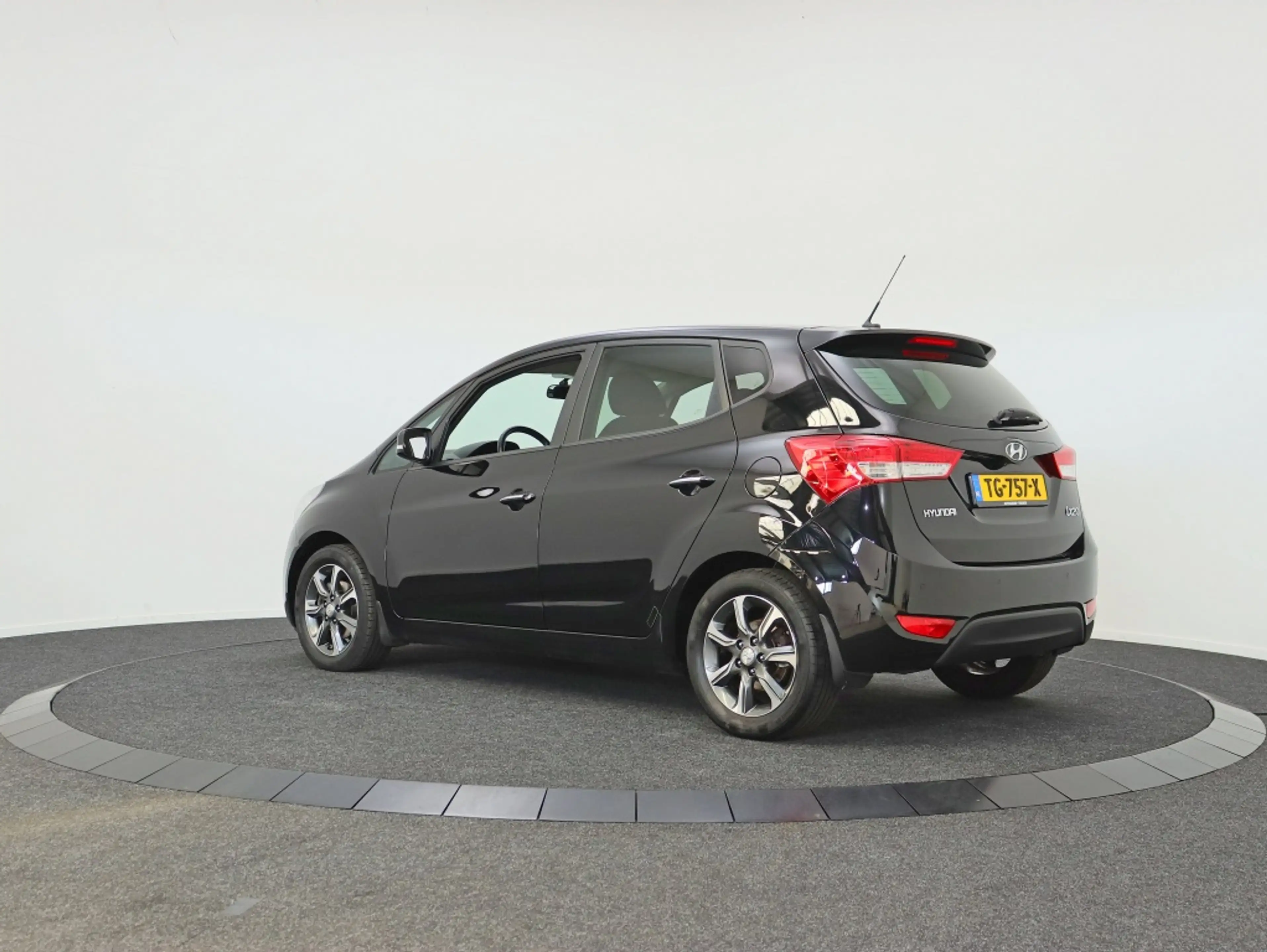 Hyundai iX20 1.4i Go! — photo 8