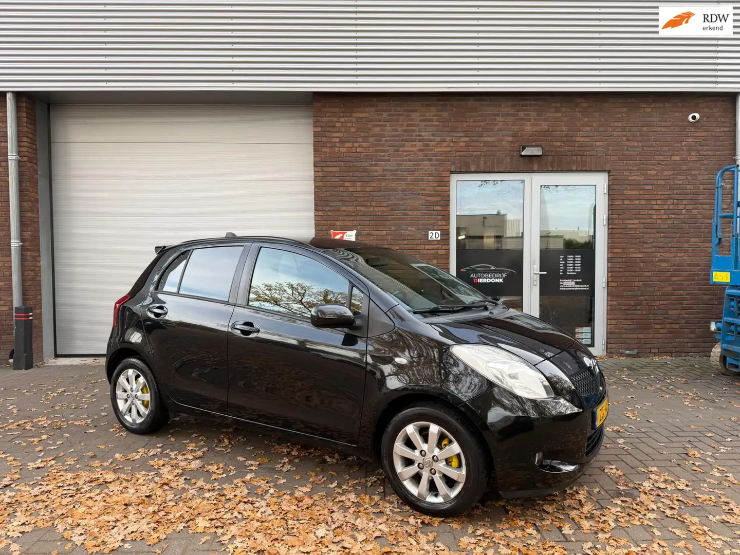 Toyota Yaris 1.3 VVTi Sol MMT|AUTOMAAT|AIRCO|NIEUWE APK Zwart - 1