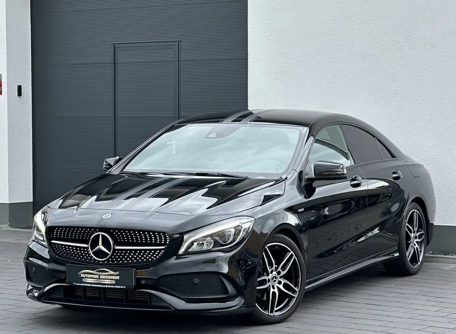 Mercedes-Benz CLA 180 7G*AMG-LINE*NAVI*Ambiente*PDC*NUR 47TKM Schwarz - 1