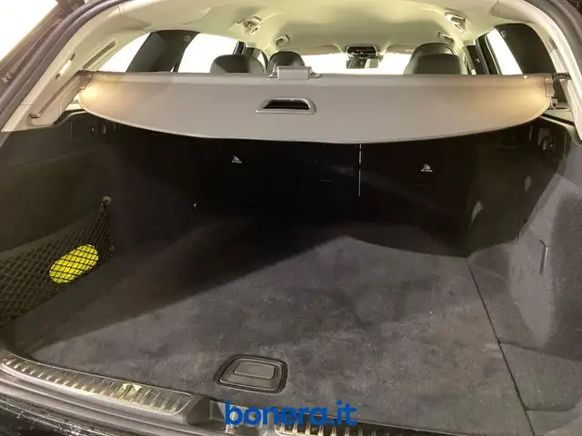 Mercedes-Benz C-Class view 9