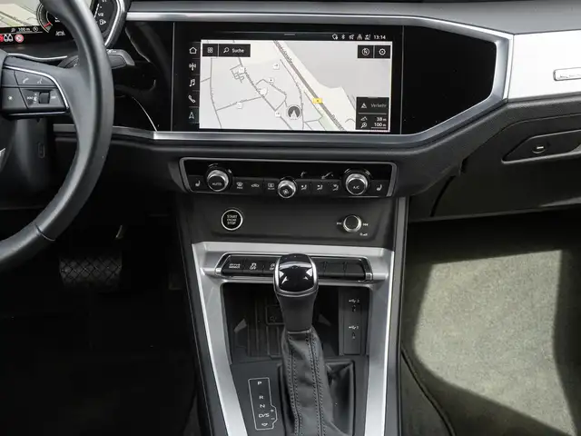 Audi Q3 view 12