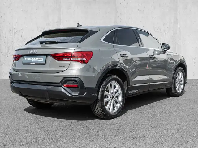 Audi Q3 view 4