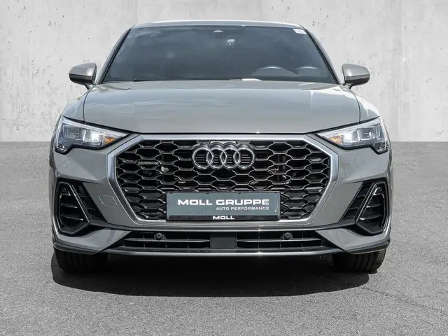 Audi Q3 view 3