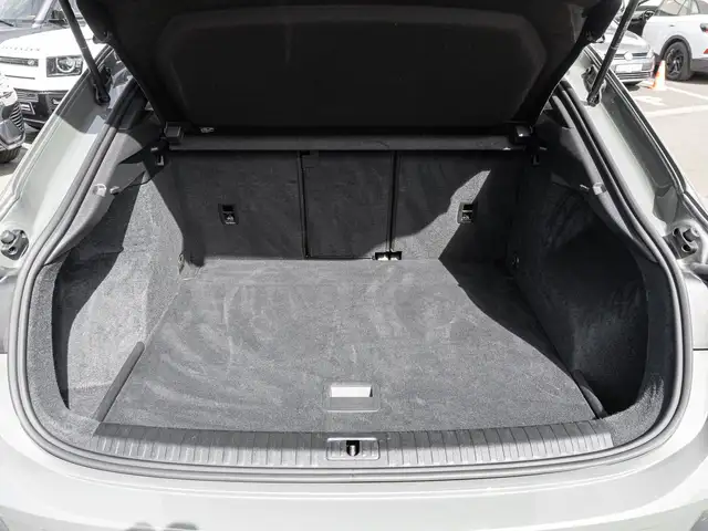 Audi Q3 view 16