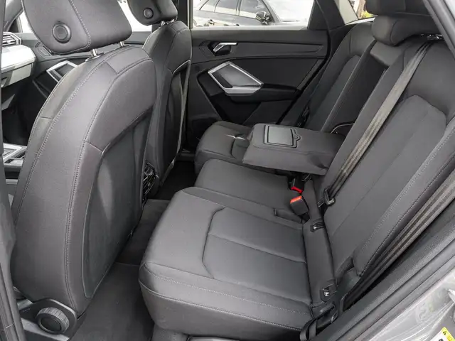 Audi Q3 view 15