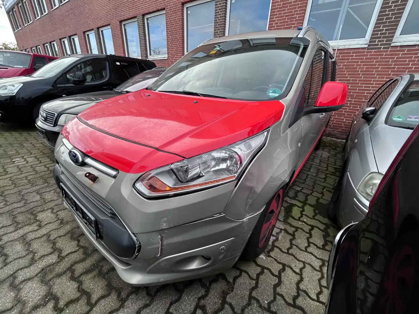 Ford Grand Tourneo Connect 1.6 TDCi Titanium Silber - 1