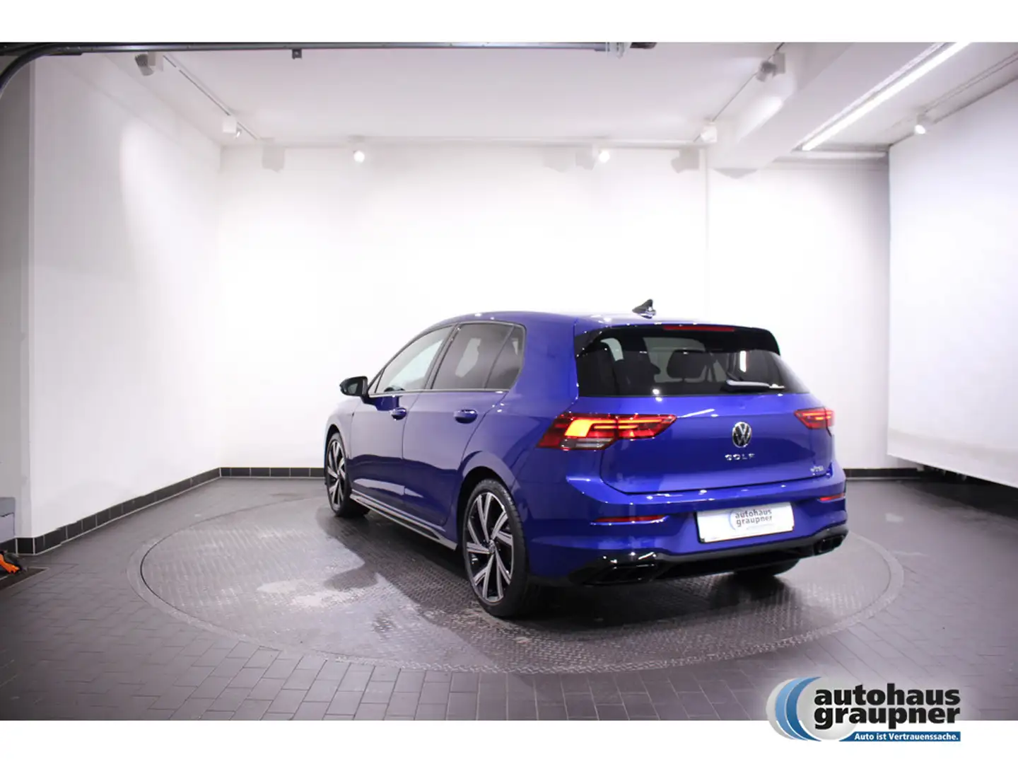 Volkswagen Golf VIII R-Line 1.5 eTSI DSG HUD NAVI LED Blauw - 2