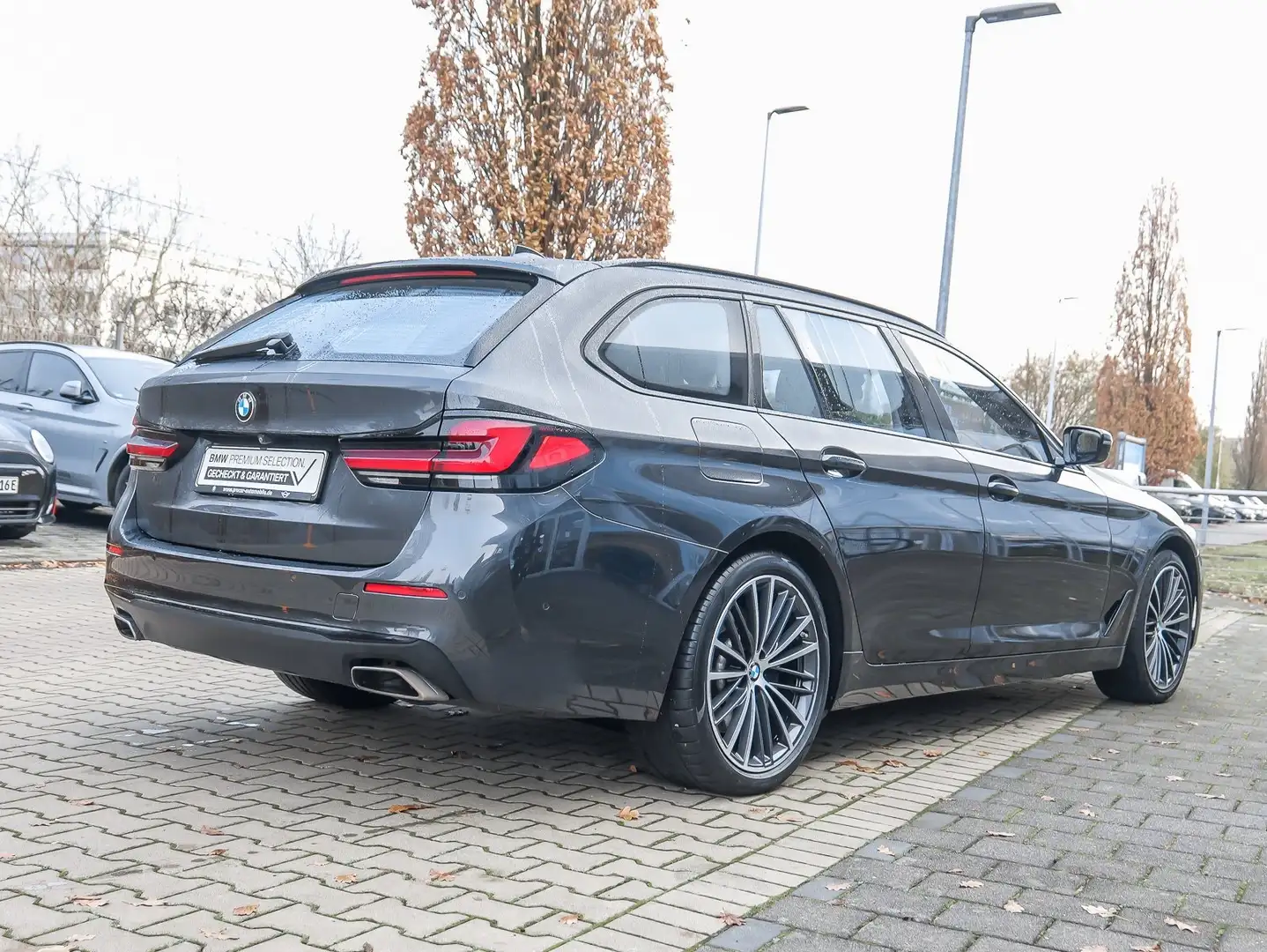 BMW 530 d xDrive HUD PANO RFK NAVI Standh. LED DAB Grau - 2