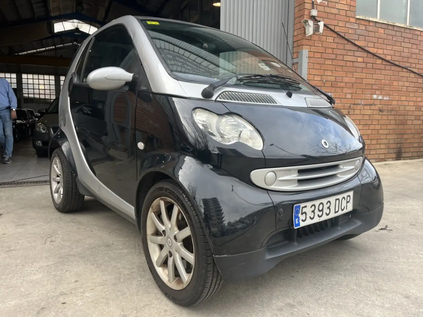 smart forTwo Coupé 45 Passion Aut. Schwarz - 1