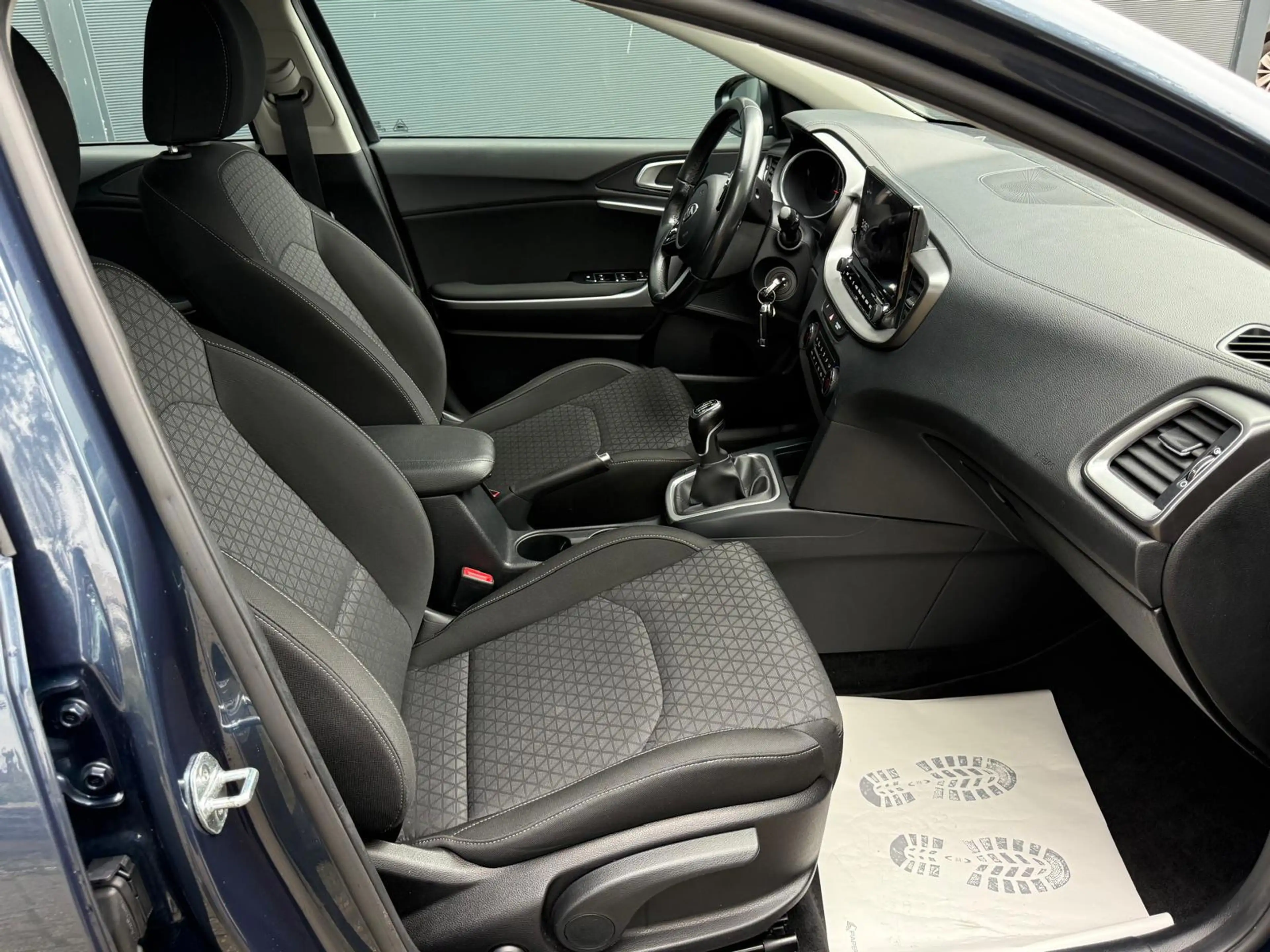 Kia Ceed SW / cee'd SW Sportswagon 1.0 T-GDi DynamicLine/Navi/Carplay/Cam — photo 17